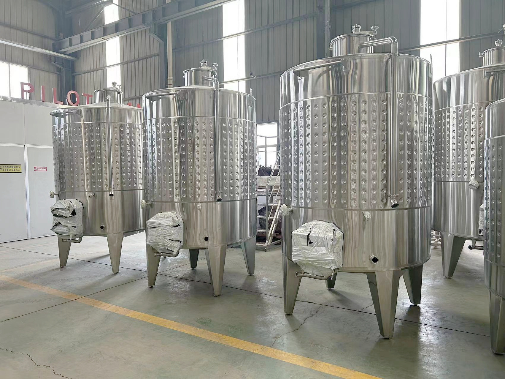 Factory Price Single Wall Stainless Steel 304/316L Wine Storage Tanks 1000L-10000L 2000L 500L 300L 5000L 3000L Wine Storage