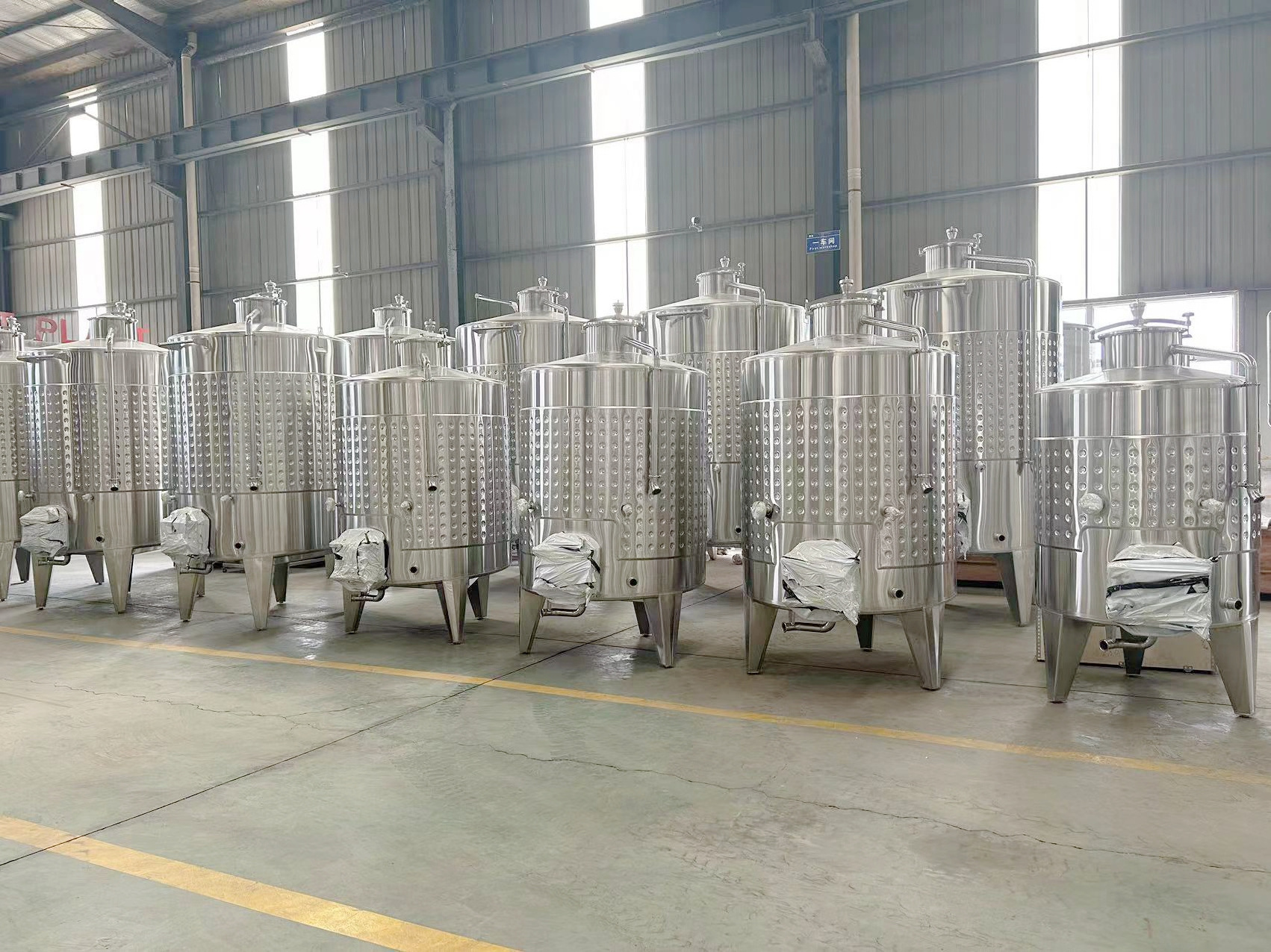 Factory Price Single Wall Stainless Steel 304/316L Wine Storage Tanks 1000L-10000L 2000L 500L 300L 5000L 3000L Wine Storage