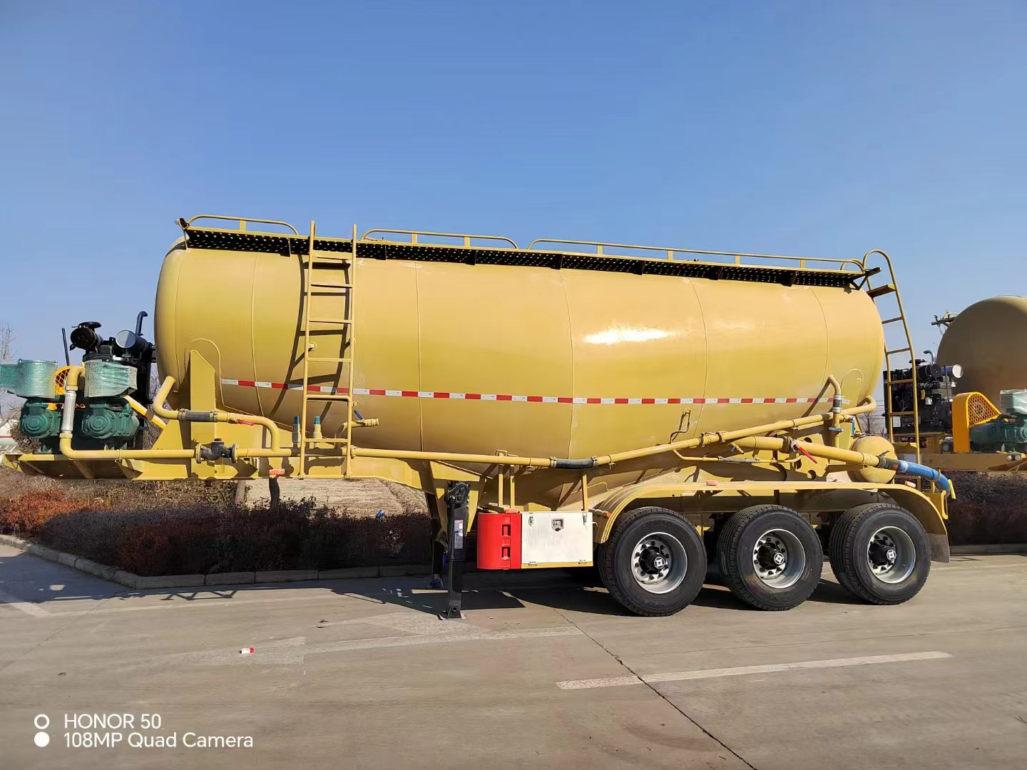 Cement Tanker Semi Trailer 3 4 Axle Bulk Cement Trailer 40cbm Dry Bulk Cement Powder Tanker Semi Trailers for Sale