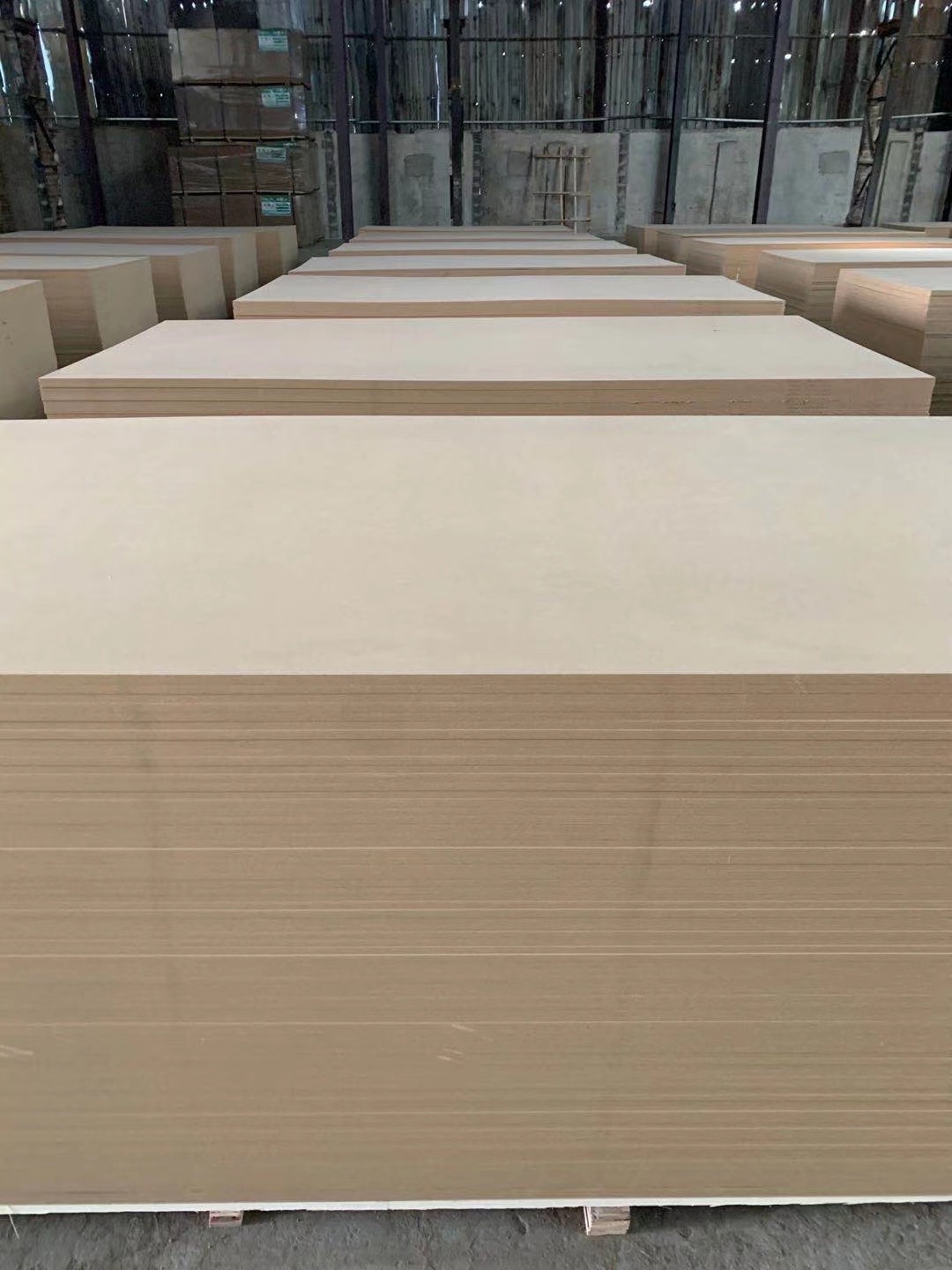 Linyi Factory 18mm MDF Board Raw Plain Wood Fiber Material and Indoor Usage plain/raw MDF/HDF board 1220*2440mm