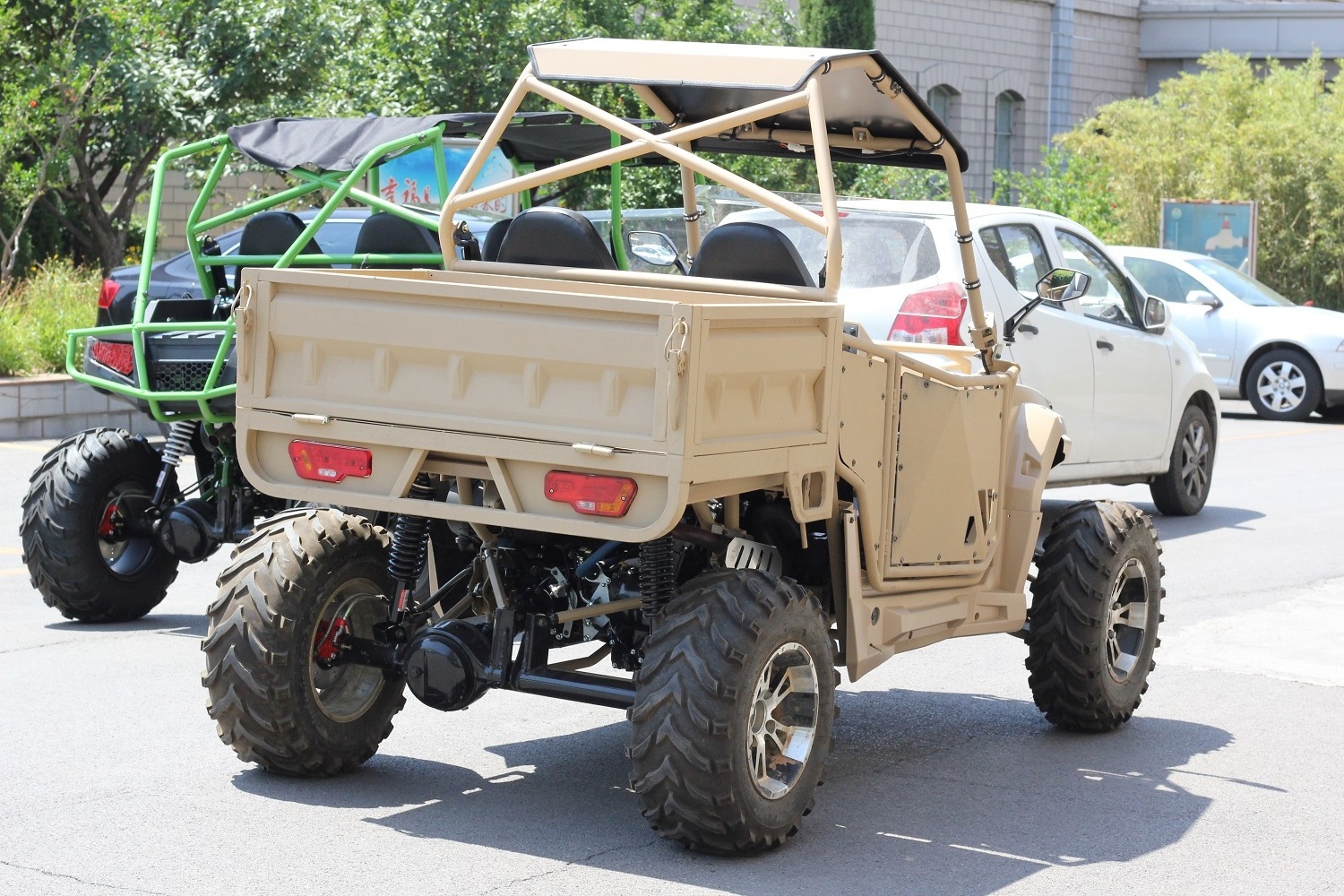 400cc garden utility vehicle with shaft drive 4x4 4X2 2 seats side by sides utv farm style  with electric rear tank