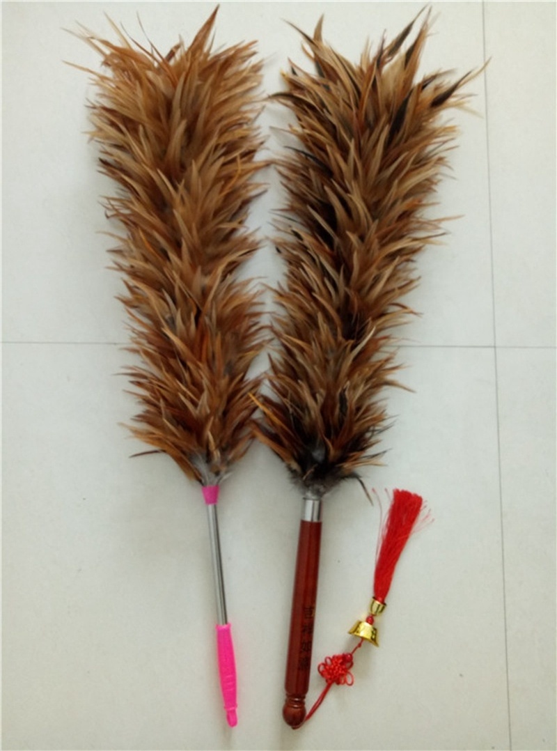 Wholesale high quality Long Wooden Handle Natural  Rooster Coque Saddle Feather Duster For Home Cleaning