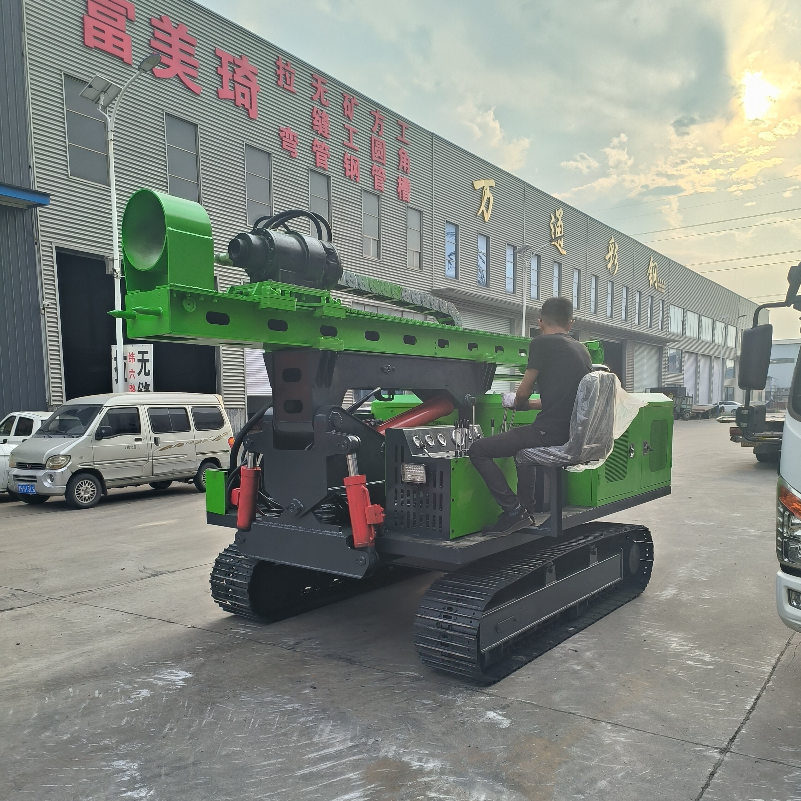 Hot Sale Small Piling Machine Photovoltaic Pile Driver Ground Screw PV Solar Helical Pile Driver Machine