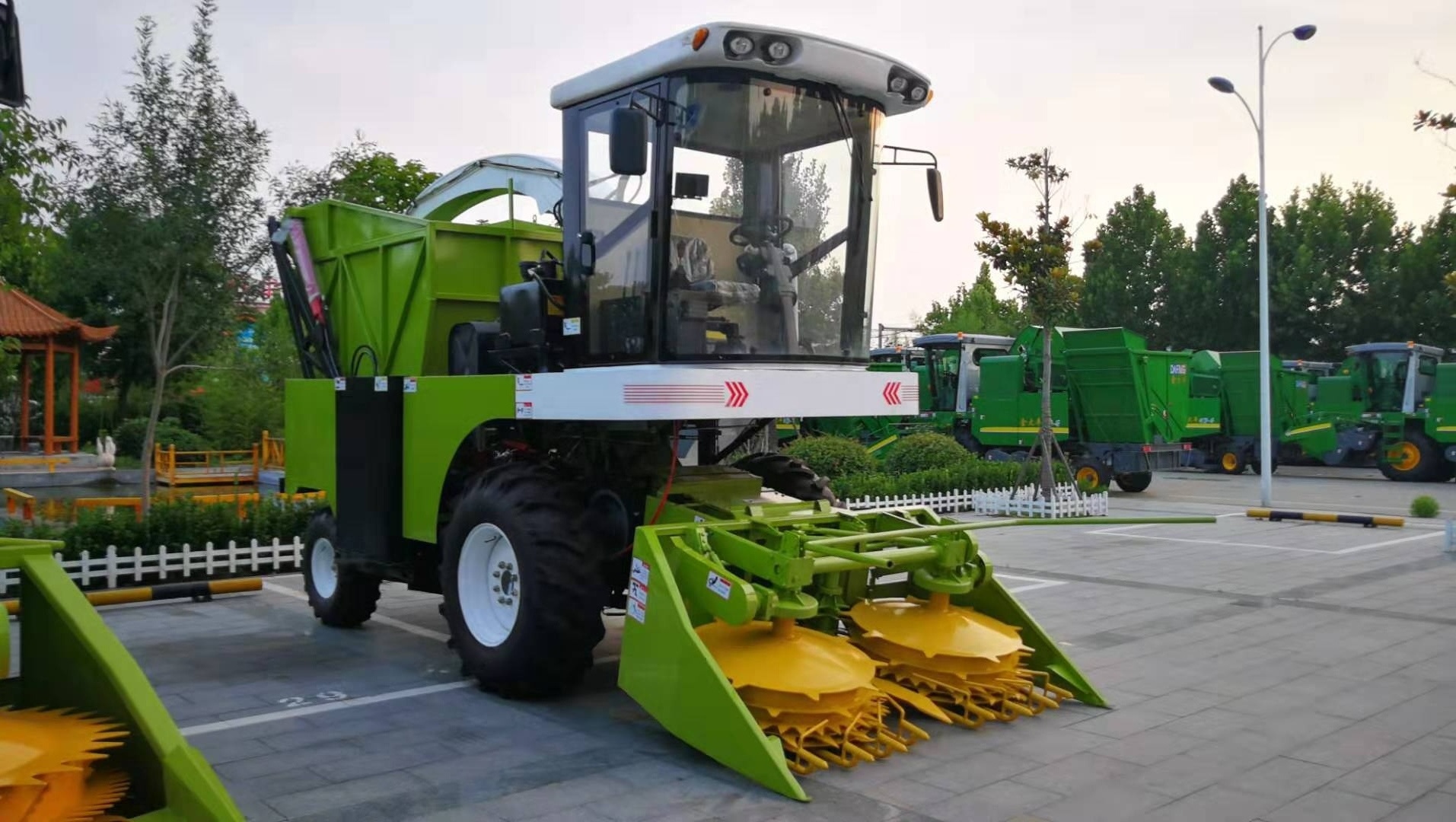 Factory price small mini maize forage harvesting machine Self-propelled Corn Silage Harvester