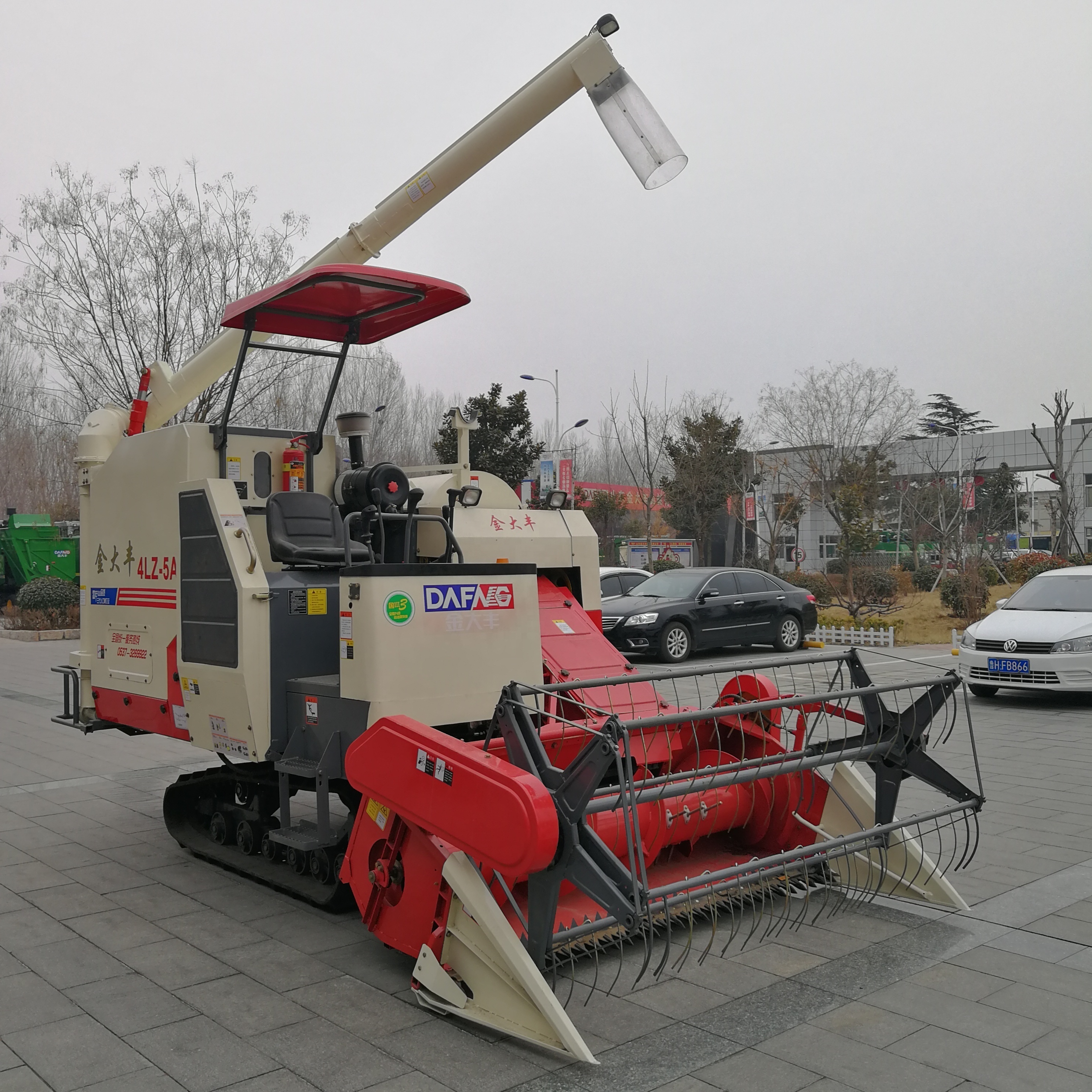 Factory price paddy harvester mini rice reaper crawler rice combine Harvester of hot sale