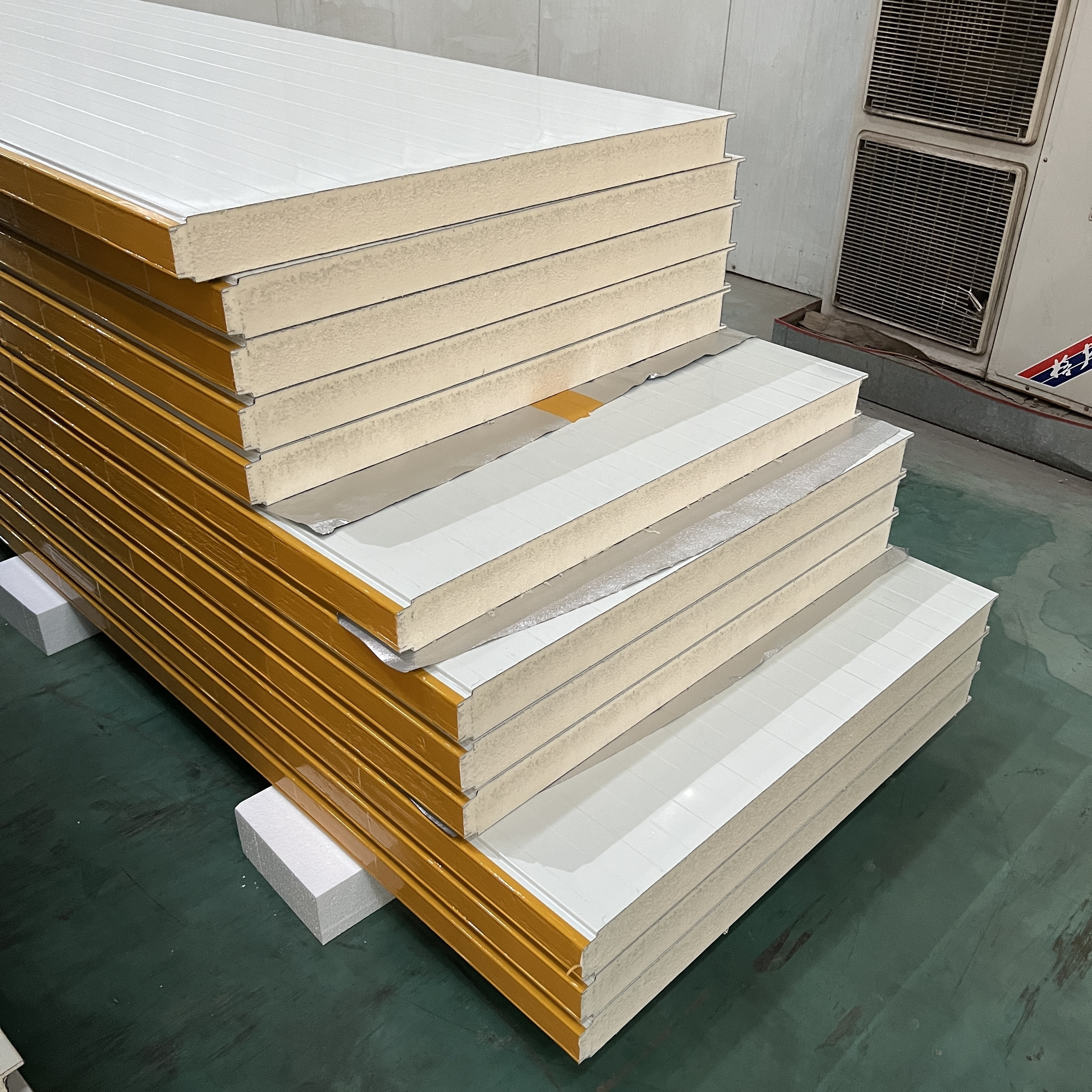 Top Rated PU/PIR Foam Fireproof Insulated Sandwich Panels For Wall And Roof