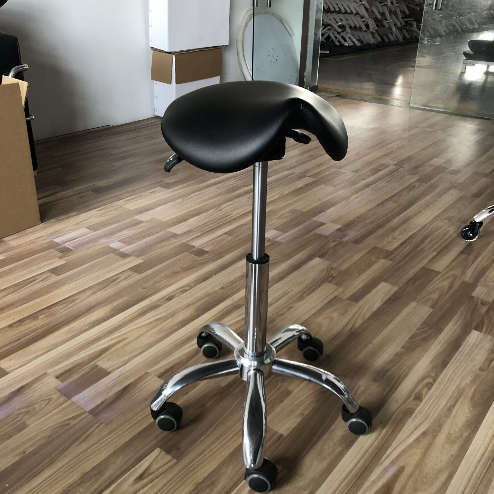 swivel saddle stool ergonomic denist chair with wheels adjustable mini work chair for office