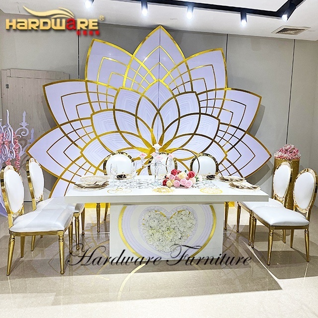 Heart shape cake display center stage table set wood love table wedding