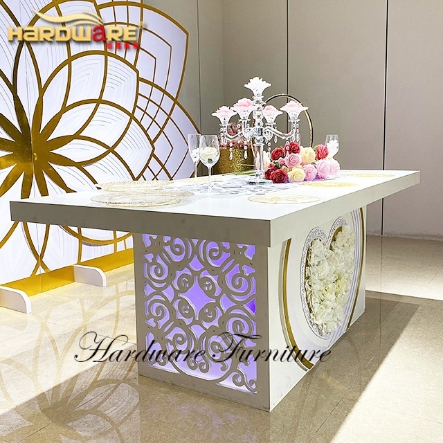 Heart shape cake display center stage table set wood love table wedding