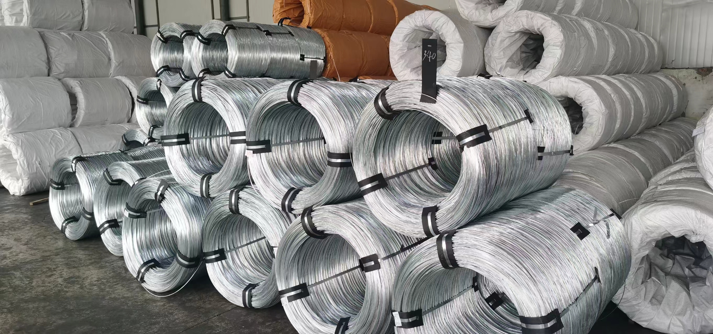 Hot-Sell 30m/roll Galvanized Corrosion-Resistant Welding Mesh Plain Weave with Punching Cutting Bending Services for Farms