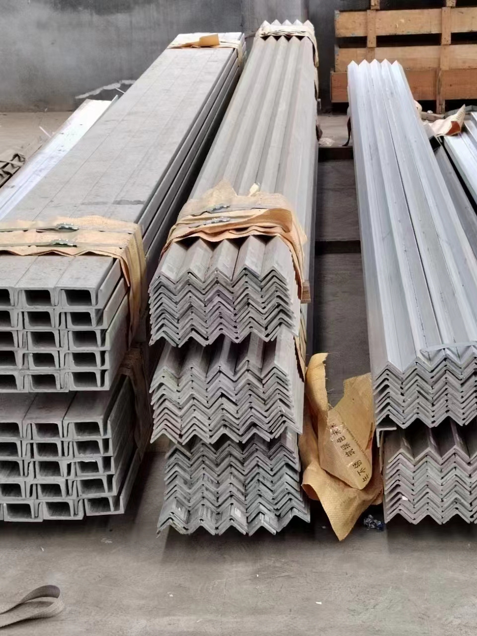 Carbon Steel Equal Angles with Bending Cutting Punching Welding Services