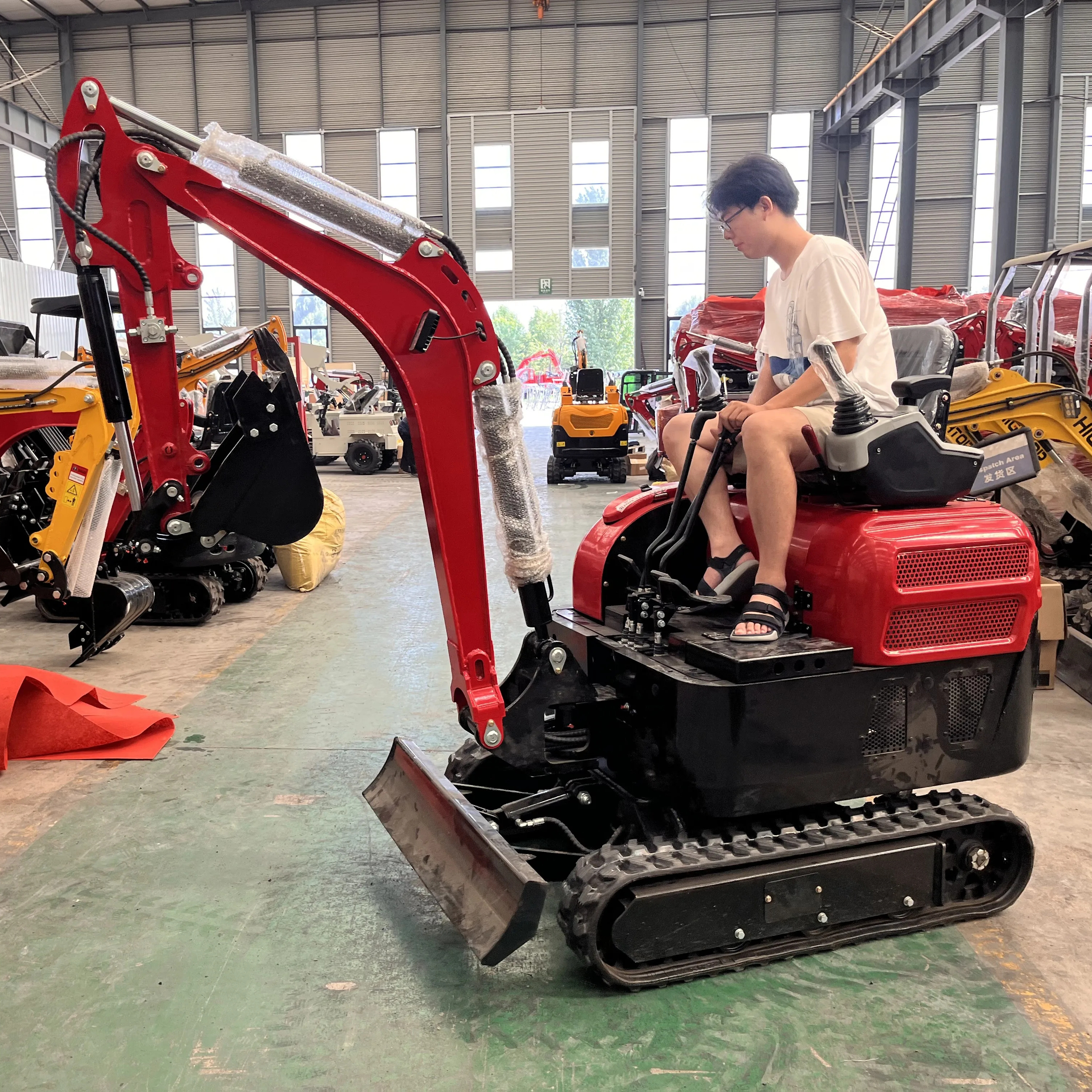 2000 Kg Hydraulic Mini Digger Excavator with Competitive Prices Boom Swing Optional KUBOTA ENGINE