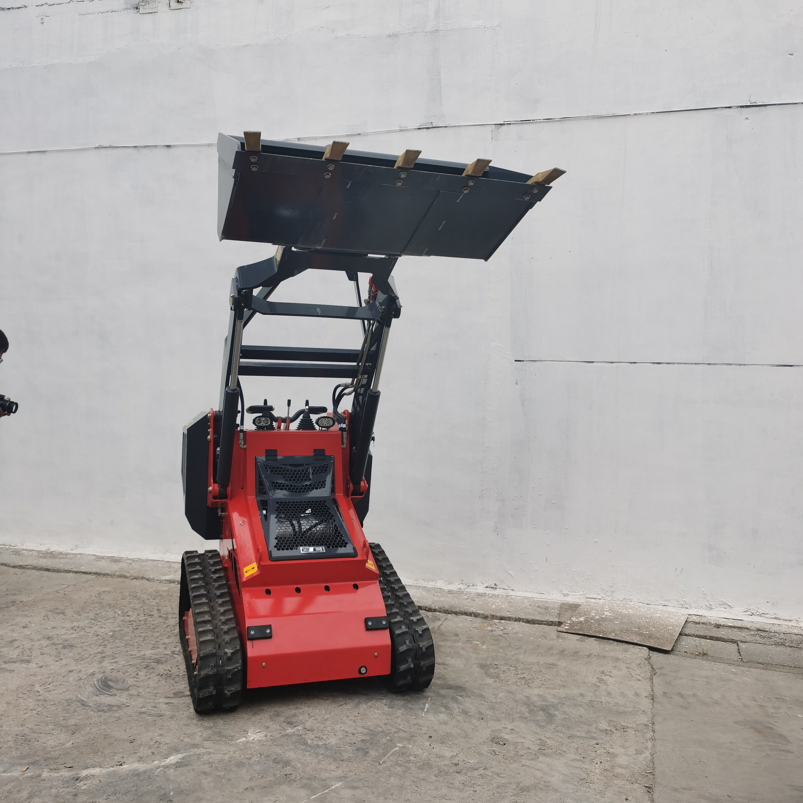 Made In China 23hp Crawler Mini Skid Steer Loader HT450 Skid steer With Sweeper