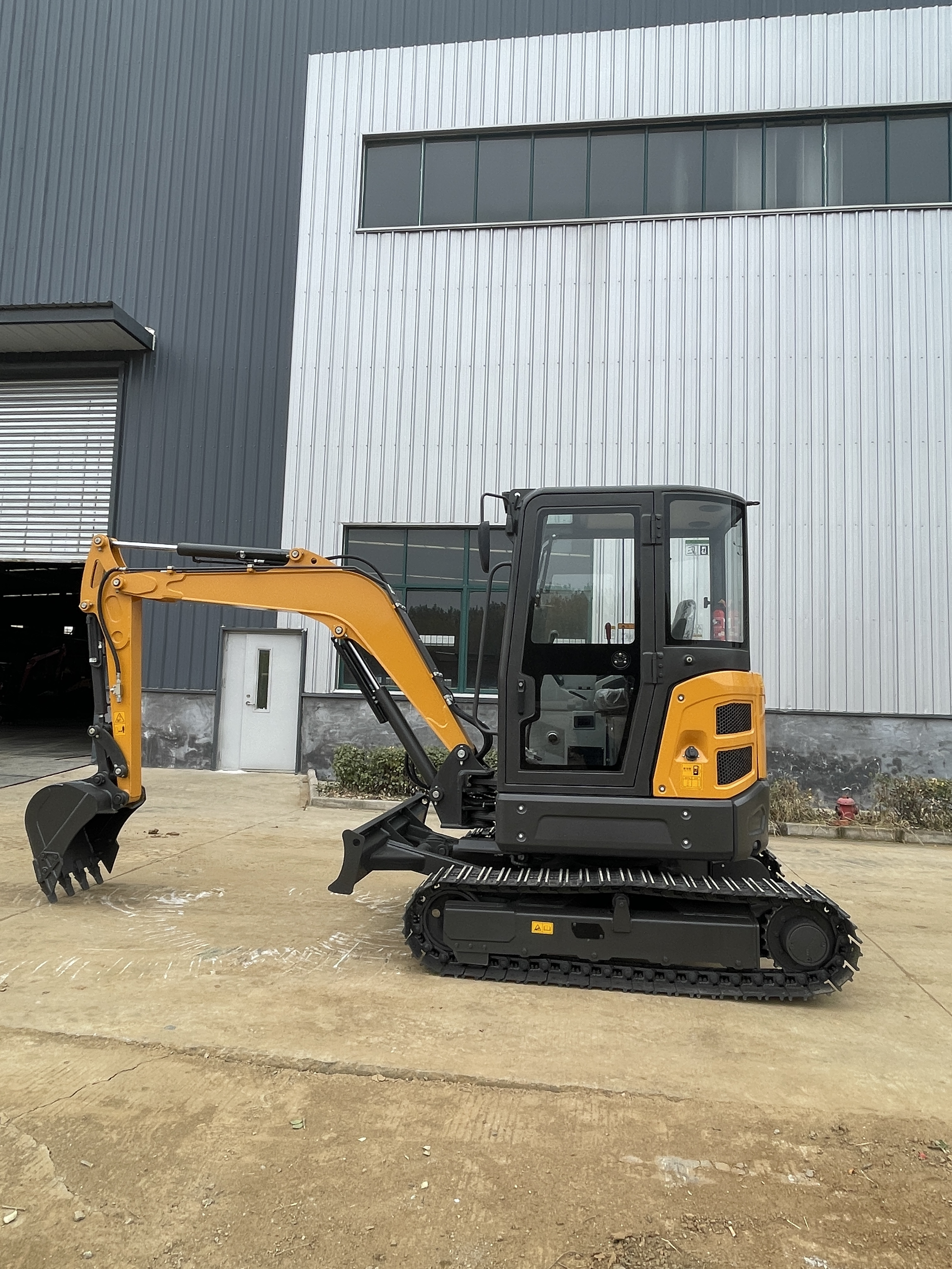 China Mini Excavator 3.5 Ton 4Ton 4.5Ton Mini Digger Excavator With EUROV/EPA Kubota D1703 Engine 25HP