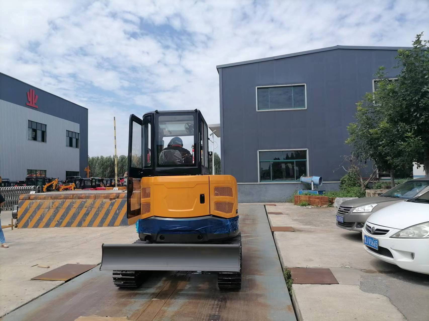 China Mini Excavator 3.5 Ton 4Ton 4.5Ton Mini Digger Excavator With EUROV/EPA Kubota D1703 Engine 25HP