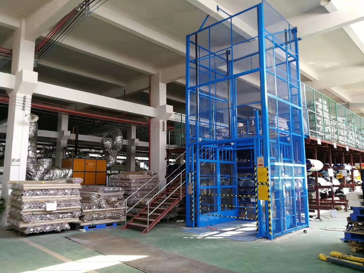 Customized Warehouse Hydraulic Guide Rail 2 Post Tricycle Freight Elevator Electric Cargo Lift Machine Custom Chain Provided