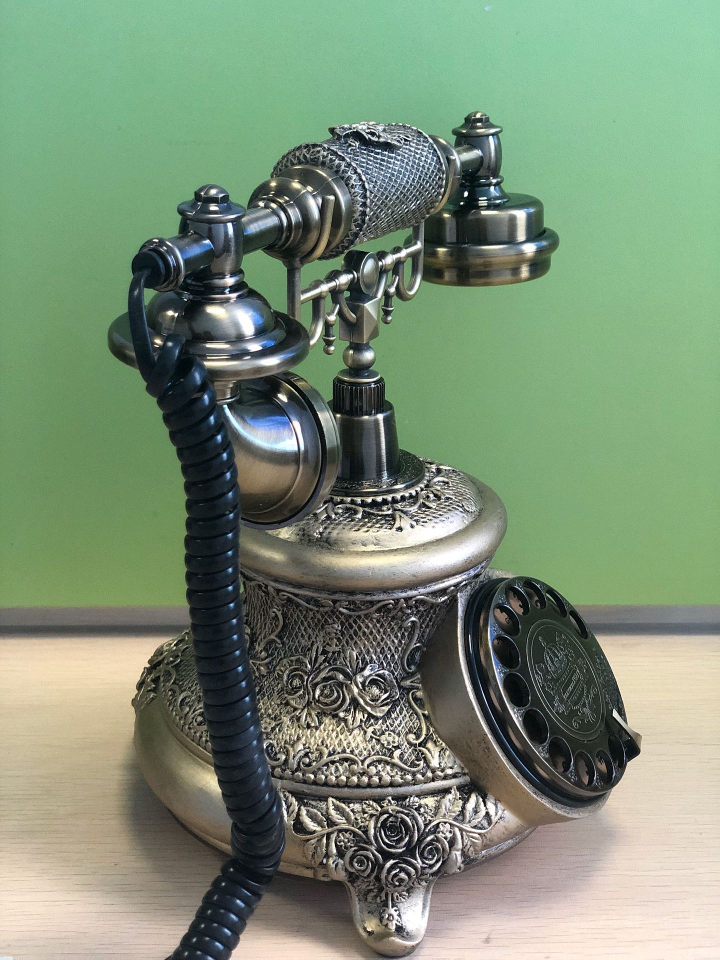 Manufacturers direct sales cross-border e-commerce European antique telephone  solid wood bronze household old telephone landlin