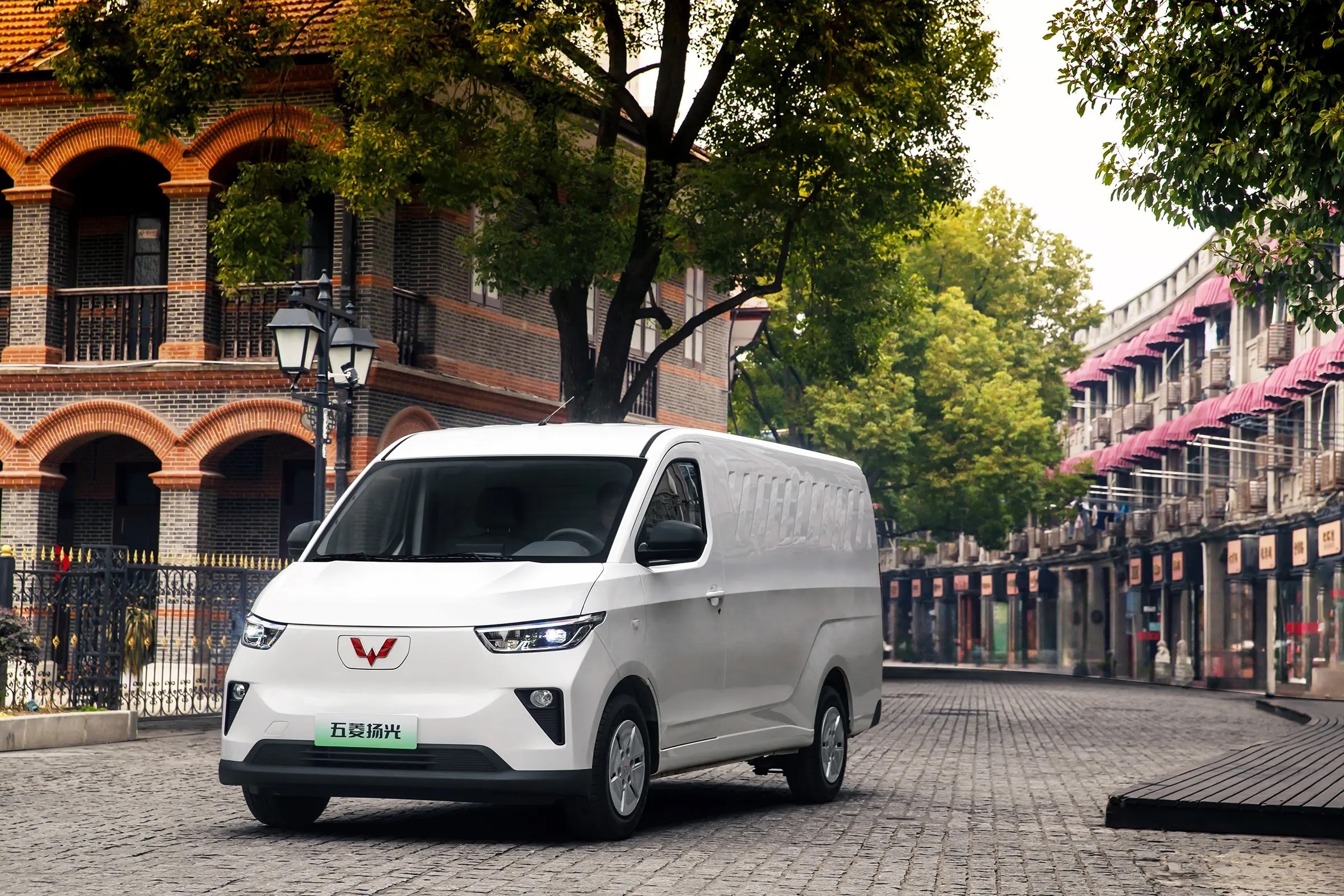 3m Cargo Box 1.3 Ton Load 2024 Most Cost-effective Urban Express Cargo Transport Vehicle Wuling Yangguang Pure Electric Mini Van