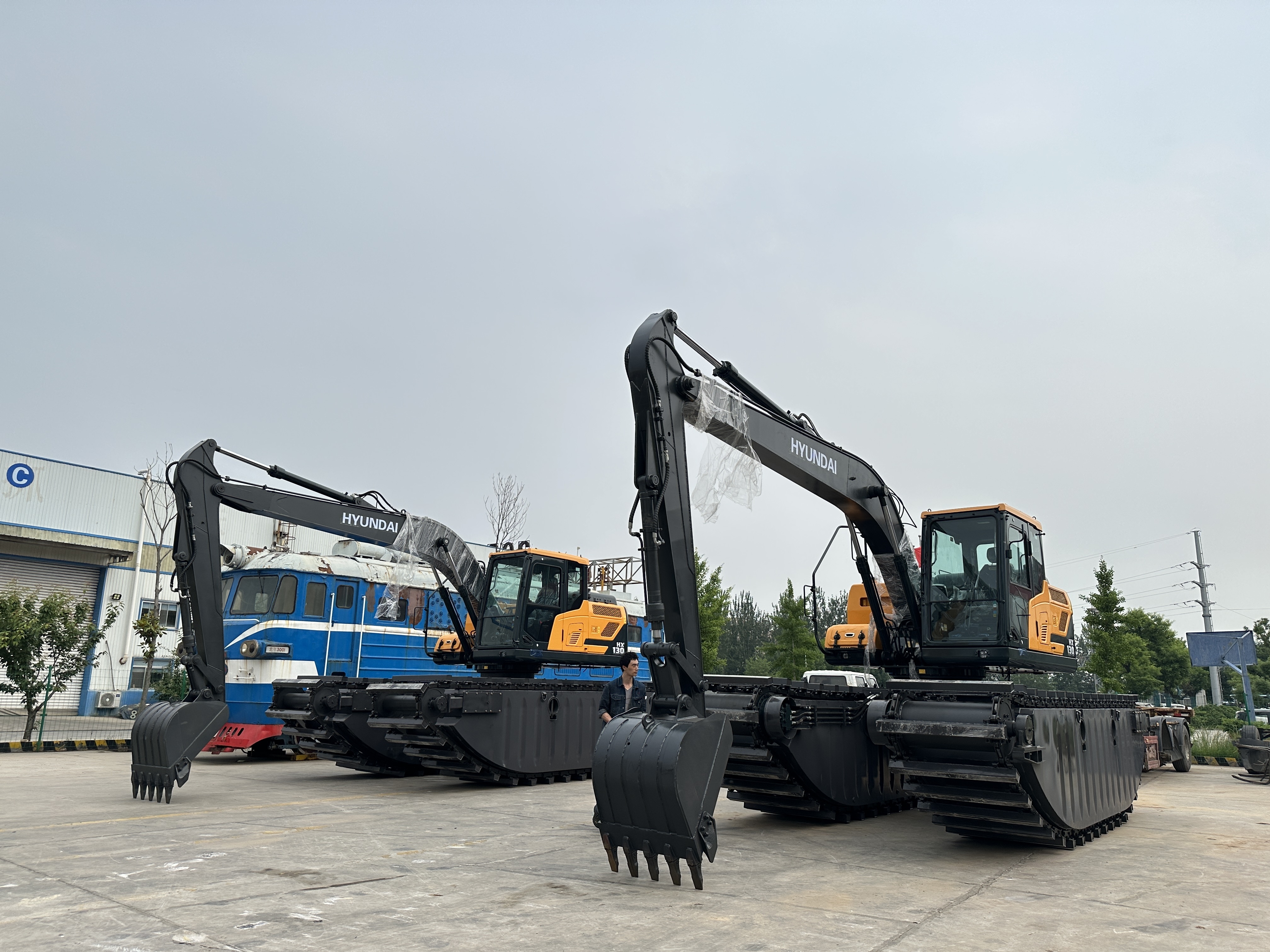 Long Reach Amphibious Excavator Pontoon & Undercarriage