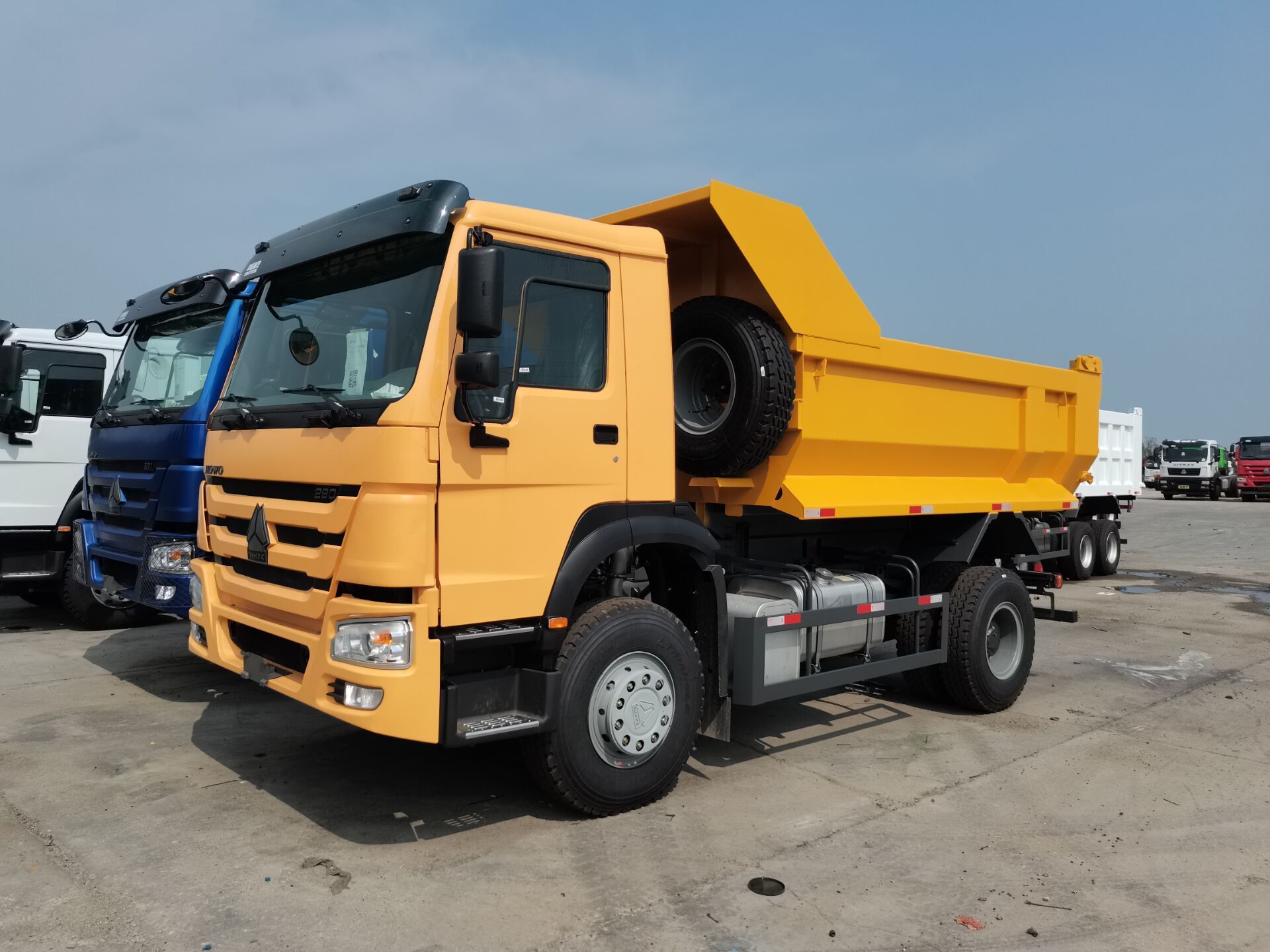 Sinotruk 4*2   3-10 Tons Tipper Dumper for Bad Roads Highway Dump Truck to Hot well to Nigeria, South Africa, Botswana, Namibia