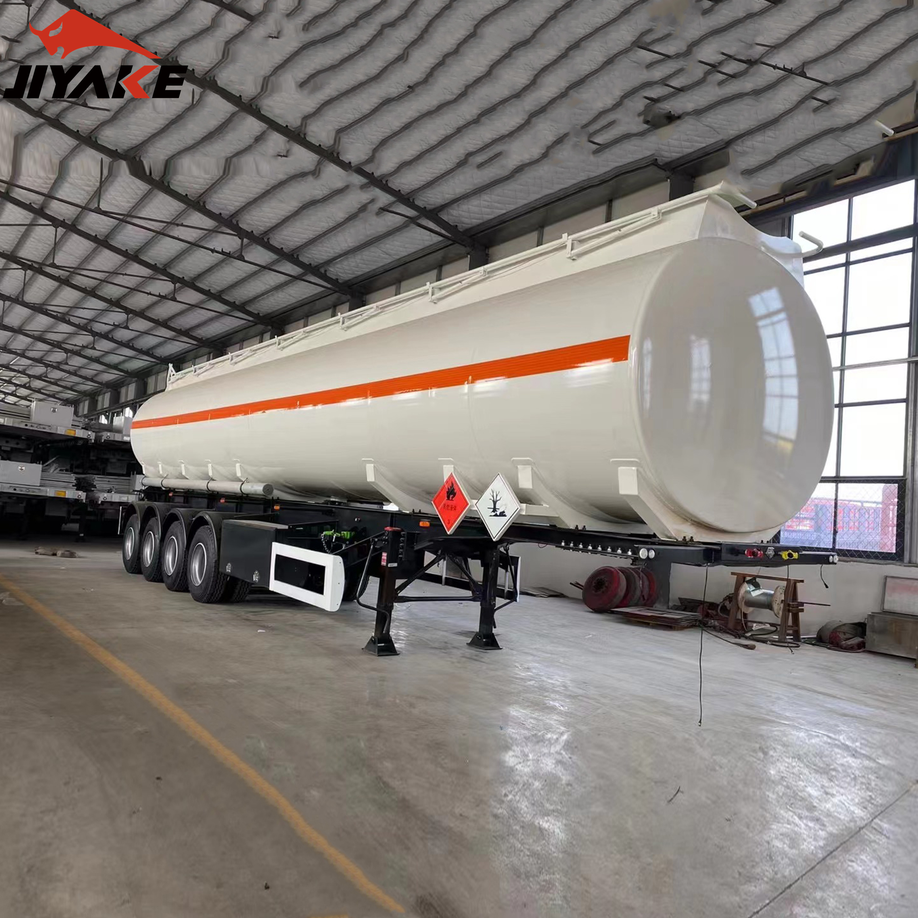 Top Brand High Quality Petroleum/Diesel/Fuel/Crude Oil/Water/Gasoline 3 Axles 42000 /45000 Liters Fuel Tank Trailer for Sale