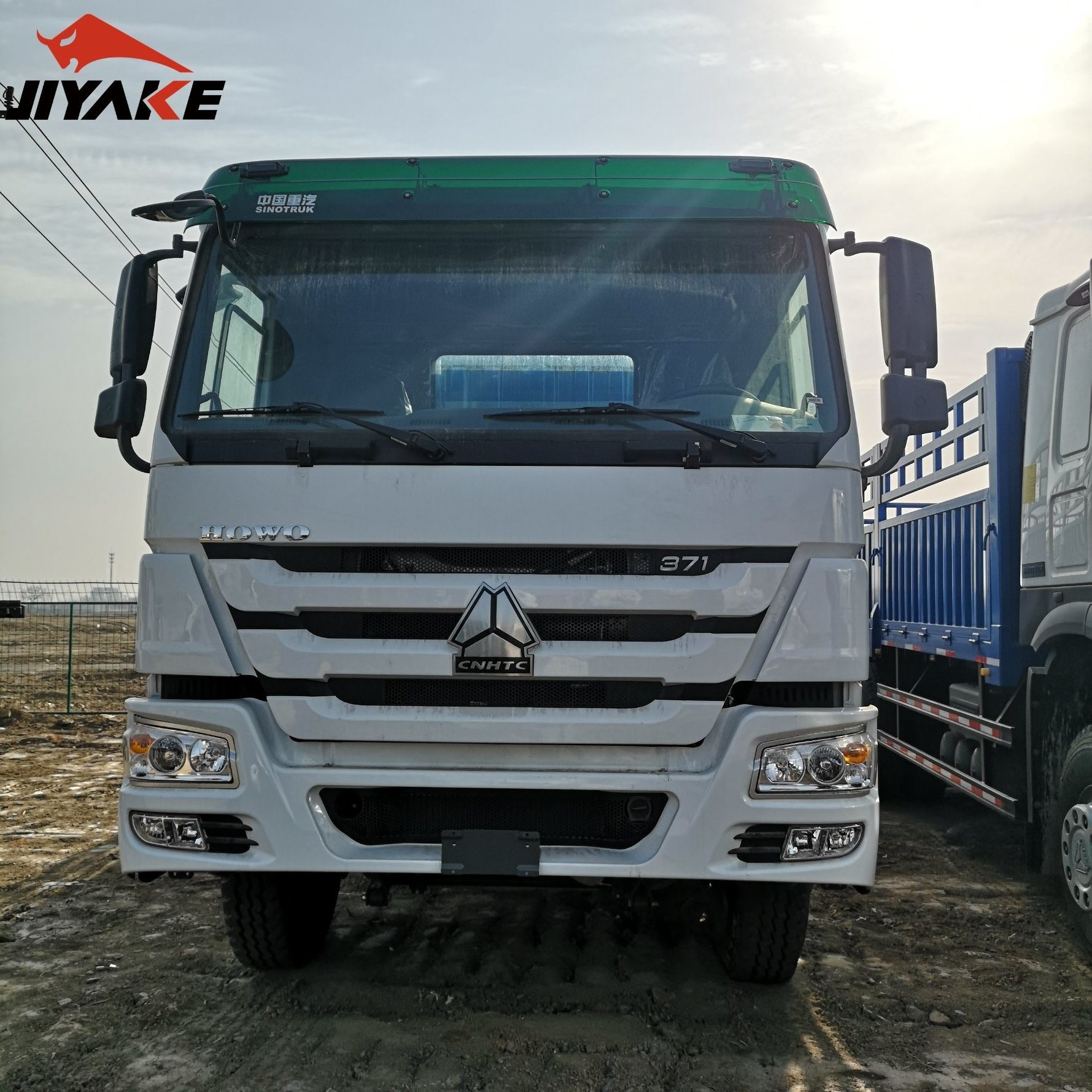 High Quality Brand New/ Second Hand Fence Cargo Sinotruck Sidewall Truck Shacman Fence Trailer Truck HOWO 25-30 Tons Load