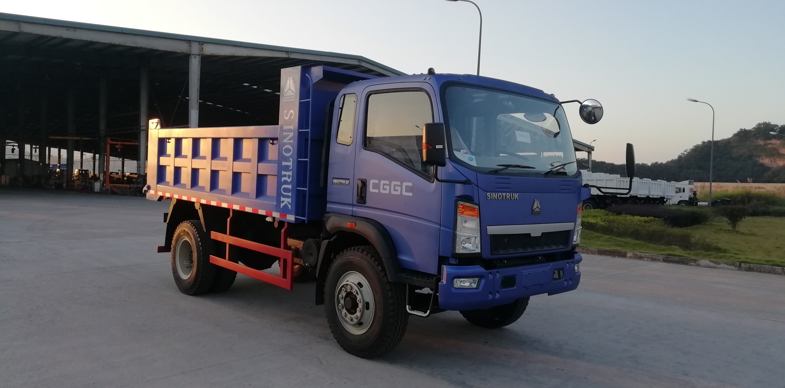 Sinotruk New truck light truck 4x2 4x4 howo small cargo truck good quality 5 ton 6 ton 8 ton for sale