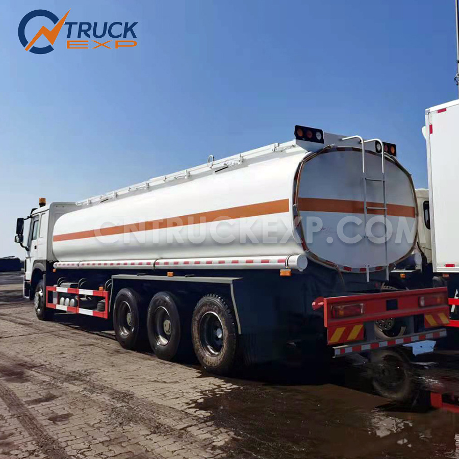 SINOTRUK HOWO 8x4  6x4  14 wheeler FUEL TANK Truck 25,000 Liters Togo