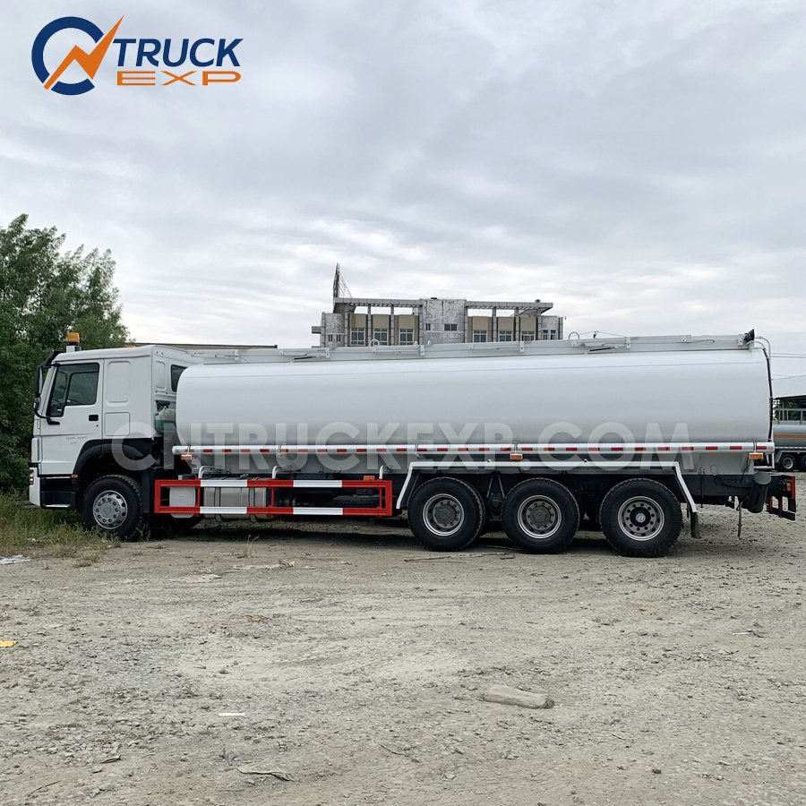 SINOTRUK HOWO 8x4  6x4  14 wheeler FUEL TANK Truck 25,000 Liters Togo