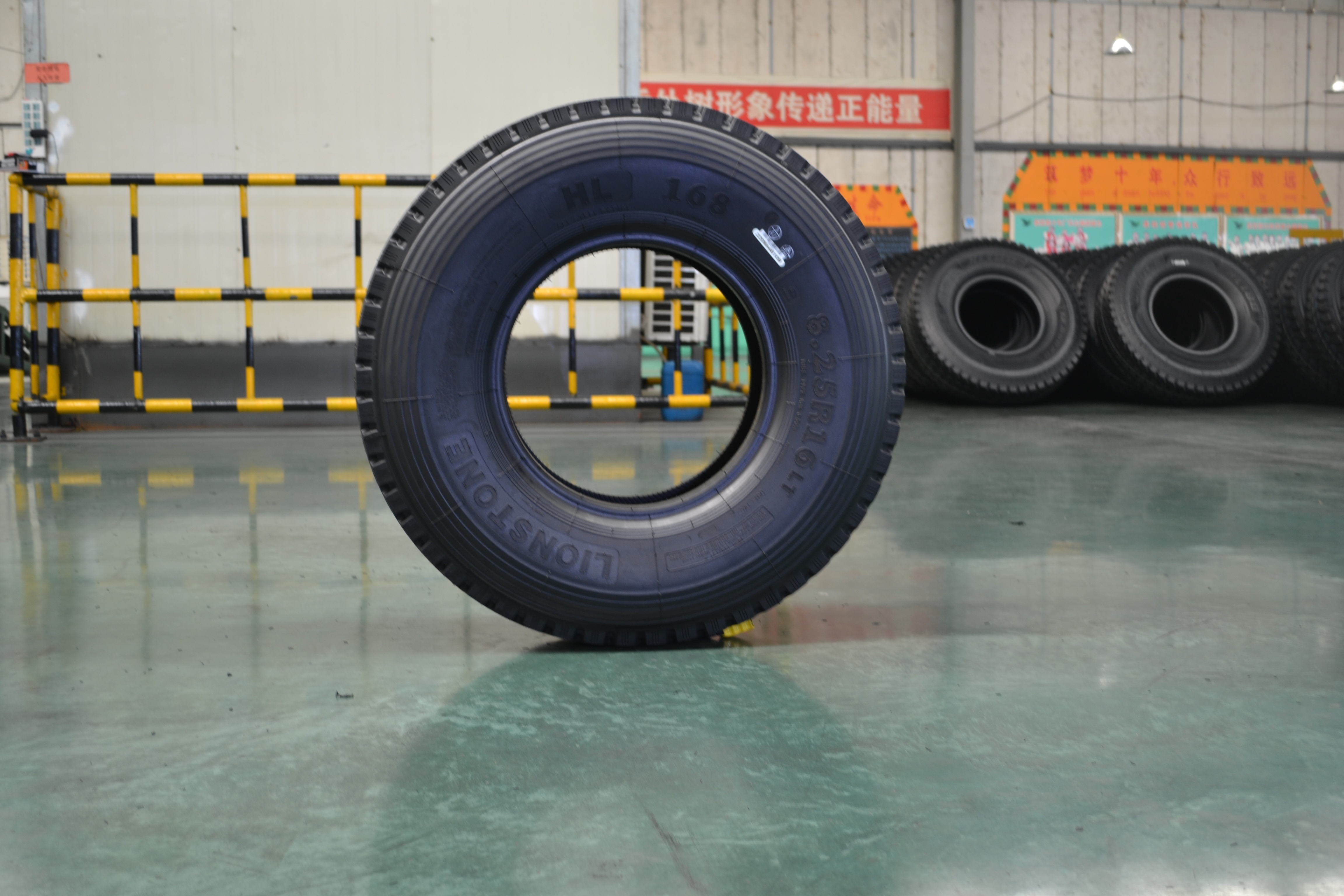 High quality radial light truck tyres 8.25R16 with tube and flap