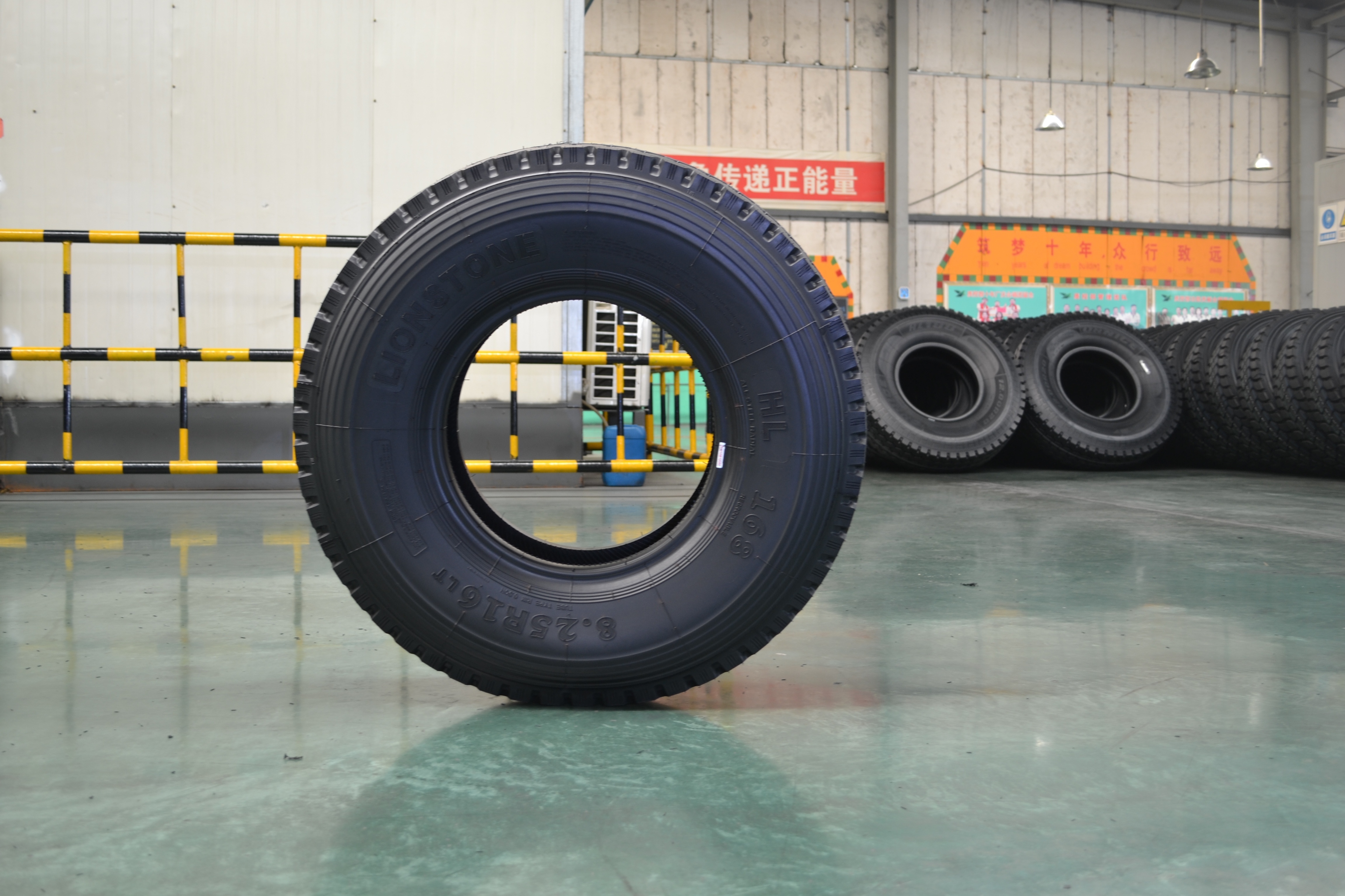 High quality radial light truck tyres 8.25R16 with tube and flap