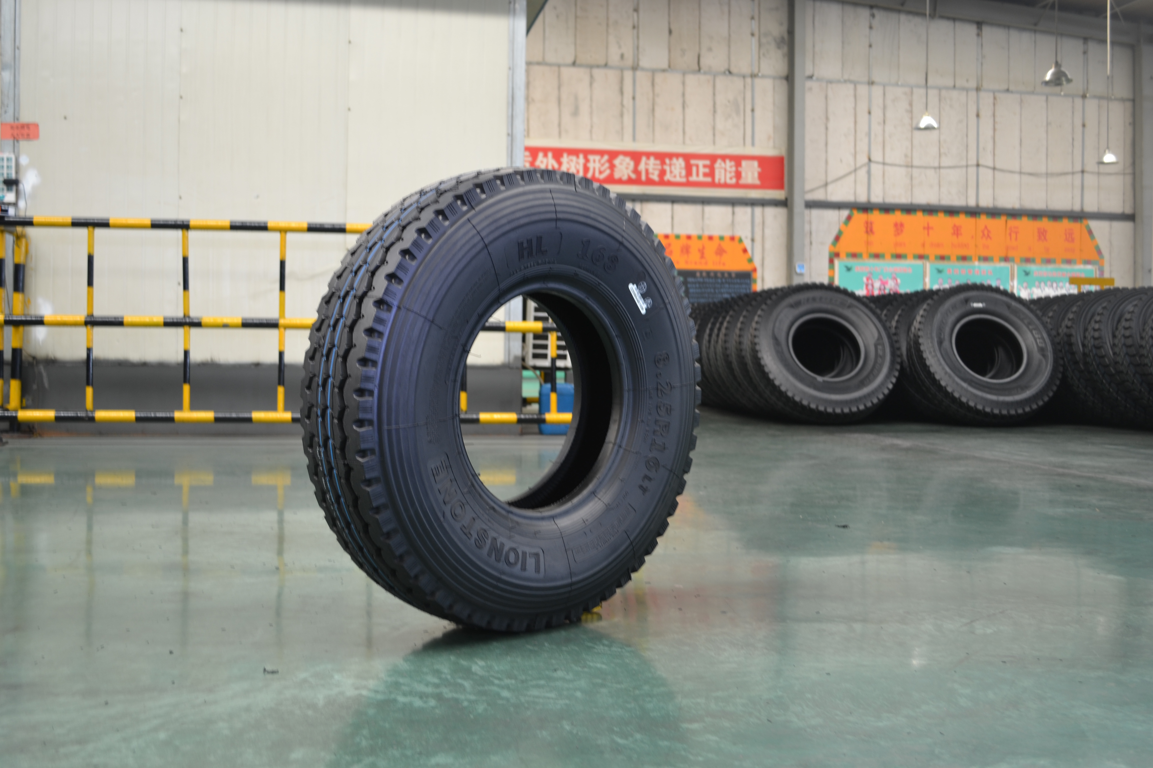 High quality radial light truck tyres 8.25R16 with tube and flap