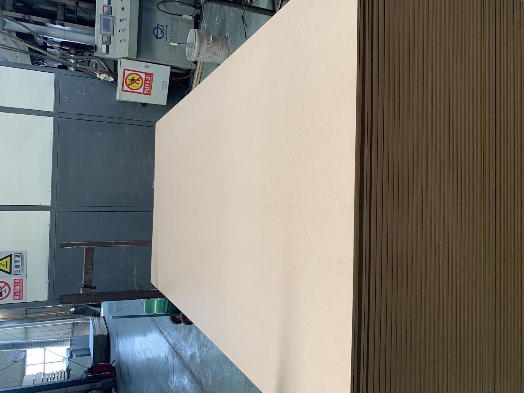 Plain MDF board ,  E1 grade , Good quality, Density : 820kgs/m3 ,  Size:1220*2440*3mm