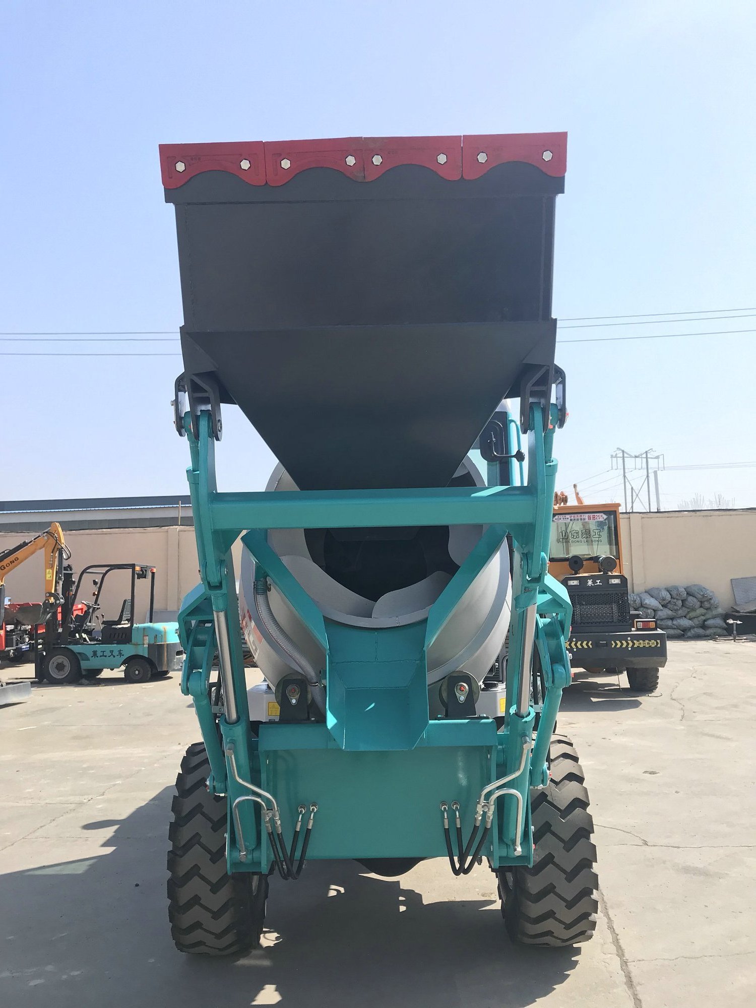 Small Self Loading Concrete Mixer Truck with 1.5 Cubic Meters Capacity Concrete Pump Diesel Engine Concrete Mixer Engine H15