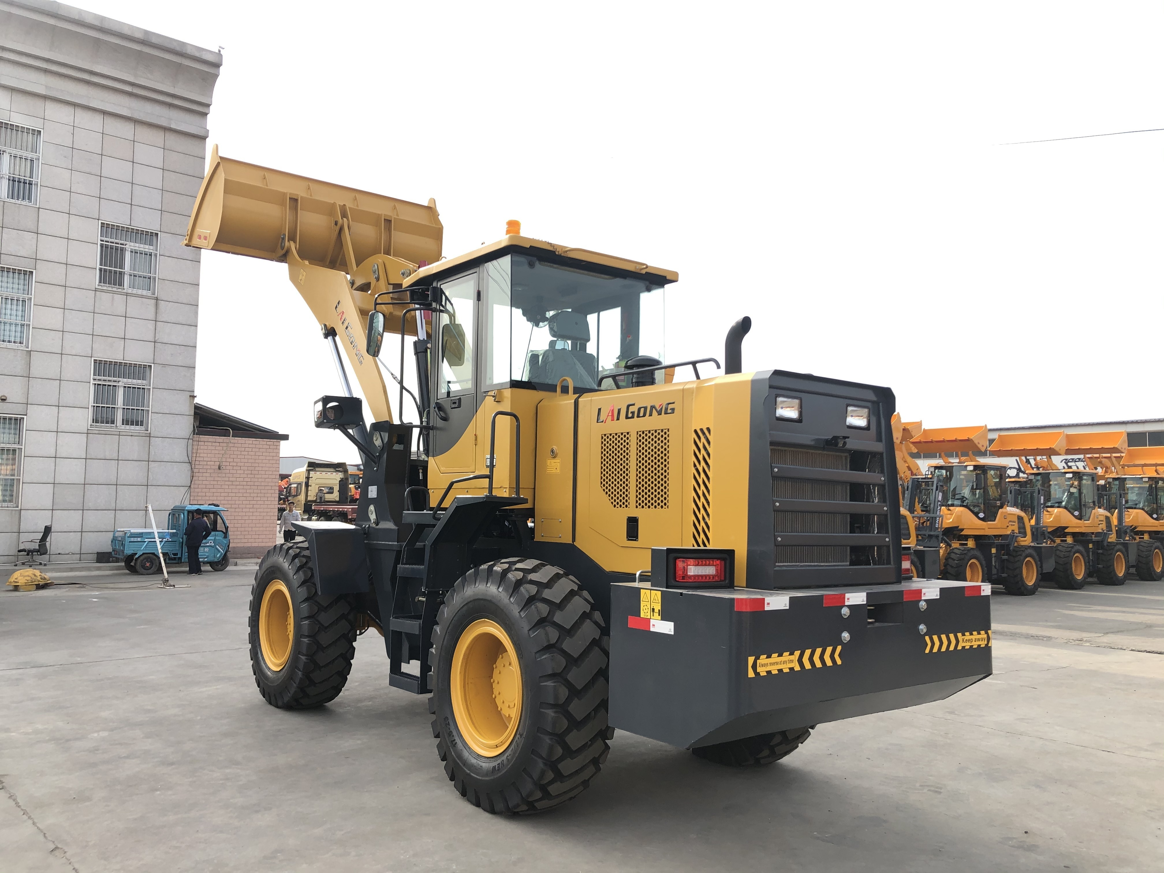 LAIGONG LG946 China ZL20 1.5 ton 2 ton 2.5 ton front shovel loader enclosed cabin wheel loader with solid tires for sale