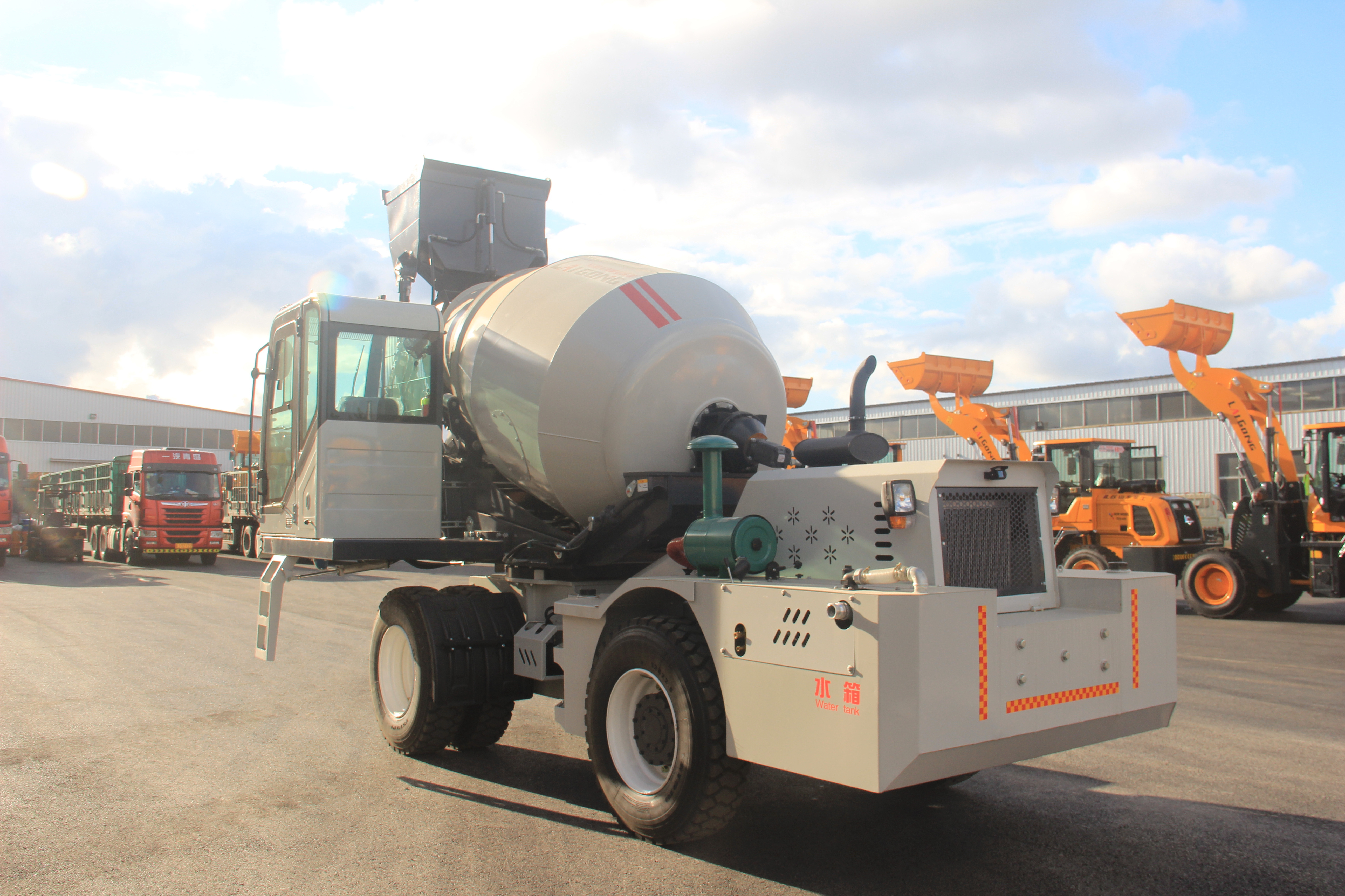 Laigong New Mini 3.0 M3 Volumetric 5.5Cubic Meters Small Concrete Mixer Truck Weight Truck Mounted Concrete Mixer