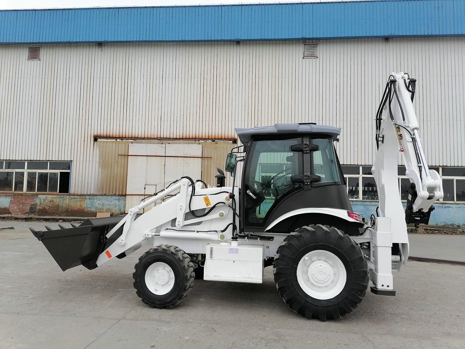 4x4 Compact Tractor with Loader and Backhoe,mini Loader with Backhoe YUCHAI Engine Wheel Loader Weight Monitor Customized Color