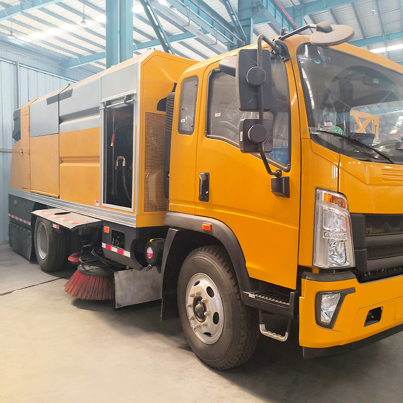 Professional production Washing And Sweep Integrated Vehicle /Vacuum Road Sweeper Truck/Street Cleaning Truck  for sale