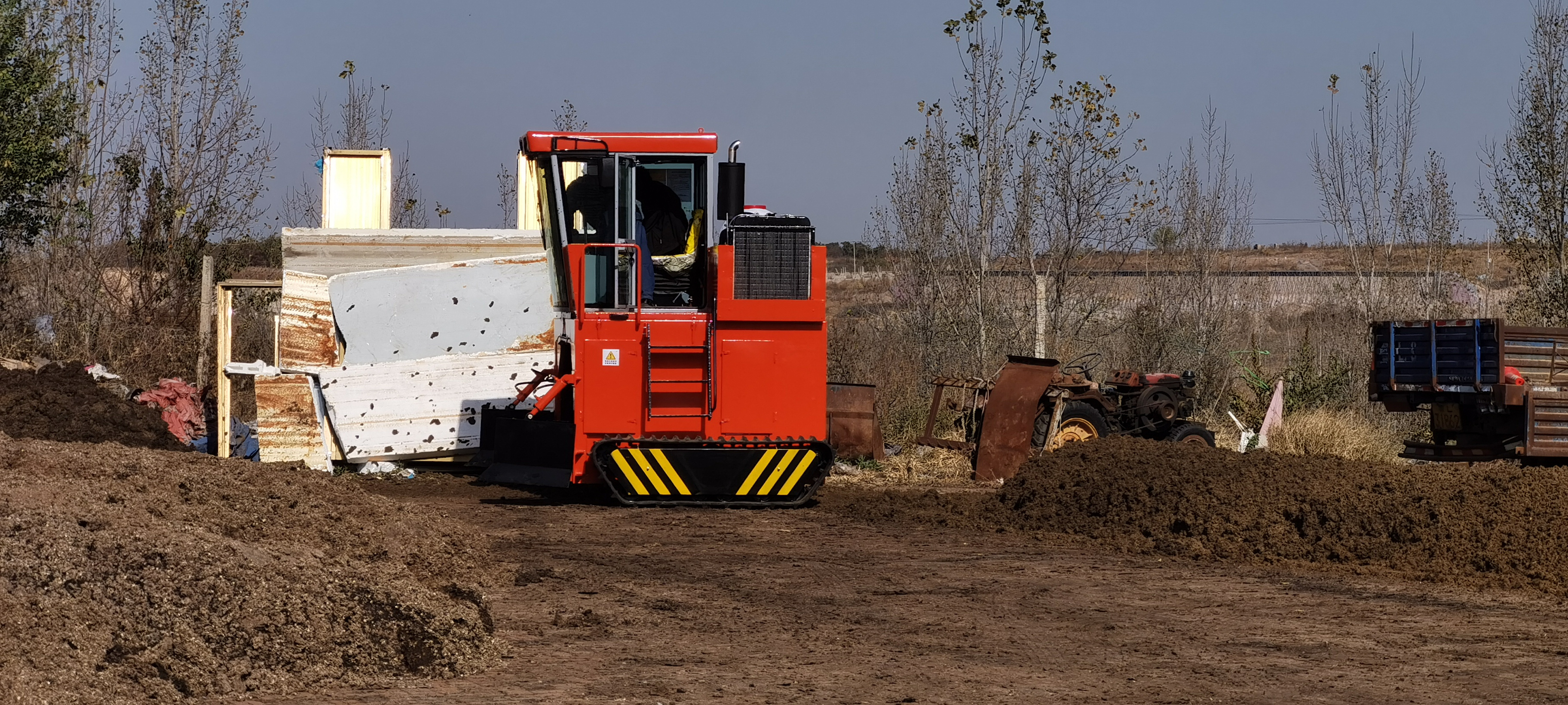 Cow Manure Compost Turner Machine For Bio Organic Fertilizer Turning Mixing Organic Compost