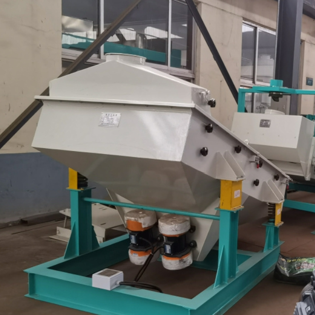 High Efficiency finished animal feeds Vibrating Screen Machine Sieve Machine Animal pellet feed flour vibrating screen sieve