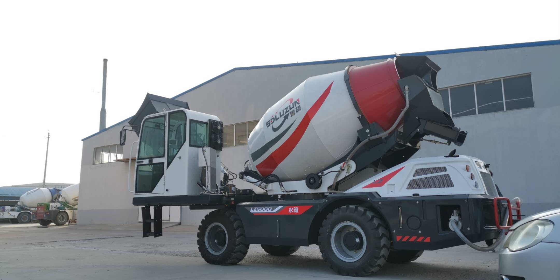 LUZUN new design 4.0cbm integrated chassis 2 wheels steering 91kw diesel engine self loading concrete mixer truck