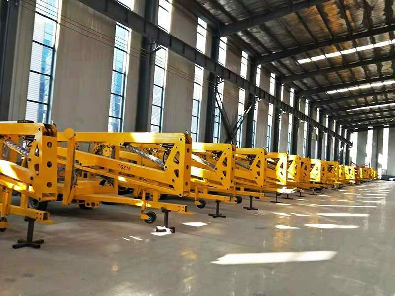 High Quality Manually  Towable Cherry Picker Spider Tractor Crank Arm Boom Lift Table for Sale