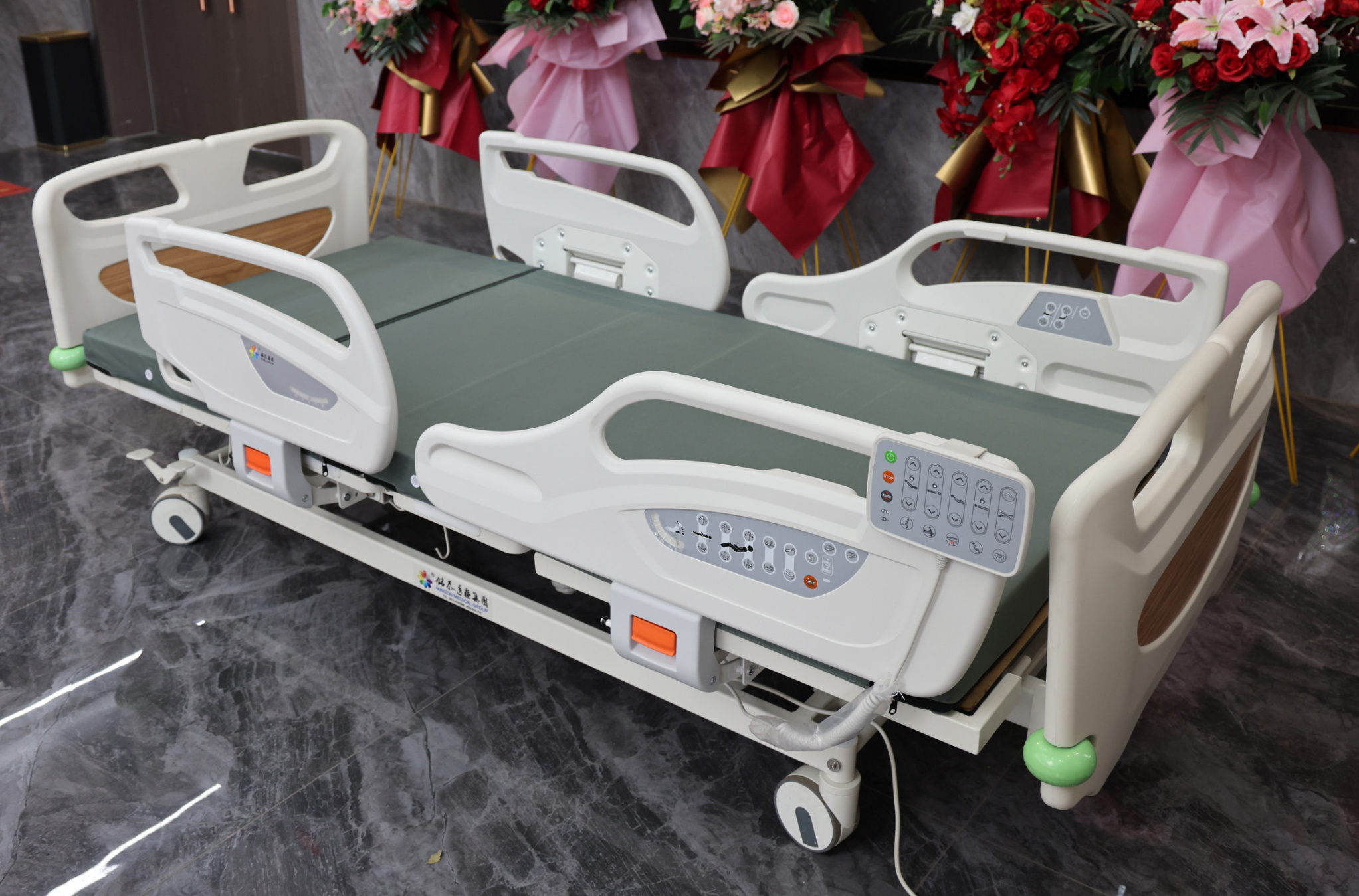 Hospital beds electric medical bed equipment with good prices for children and elder