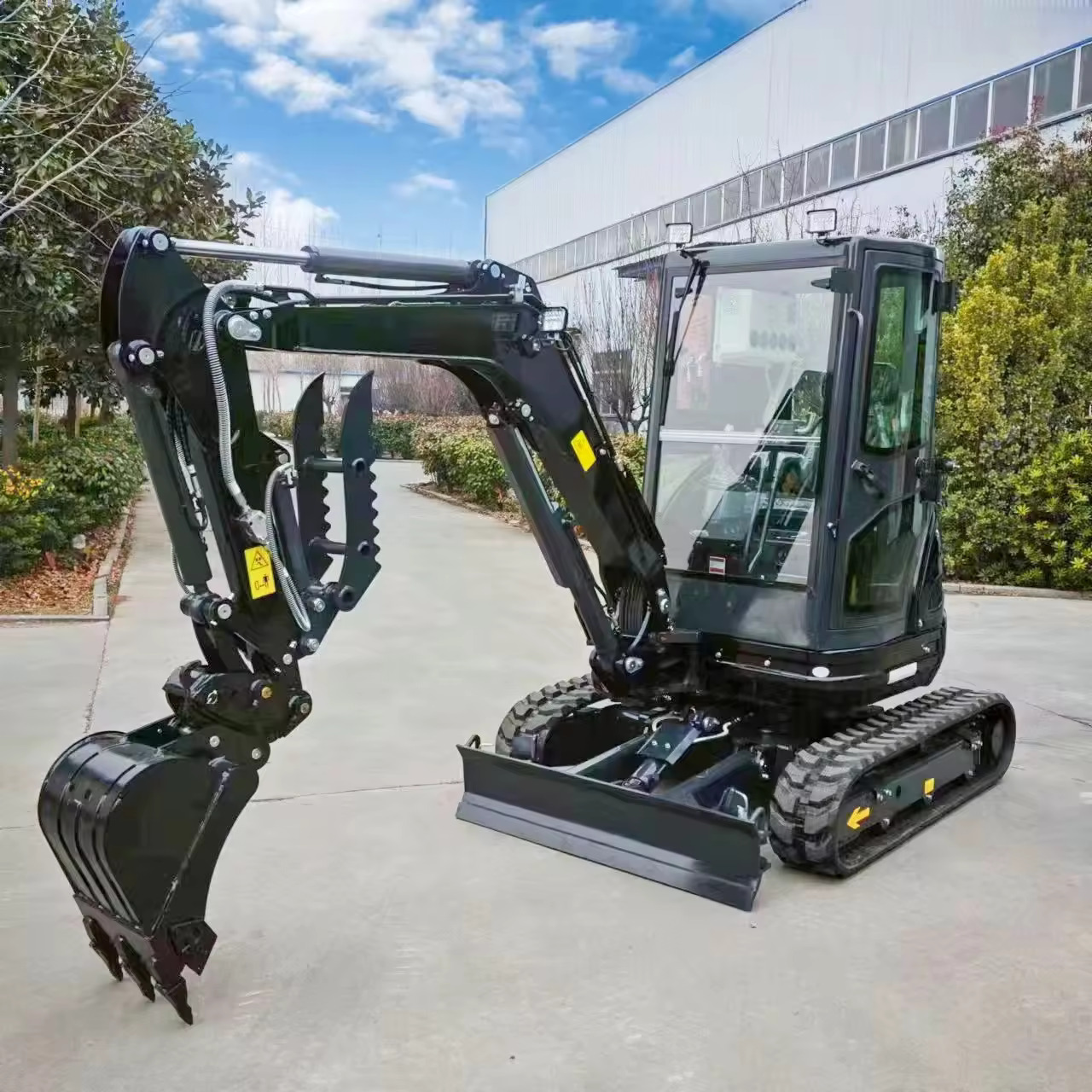 New 2.0 ton operating weight mini digger excav mini crawler excavator earth-moving machinery mini excavator for sale with Cab