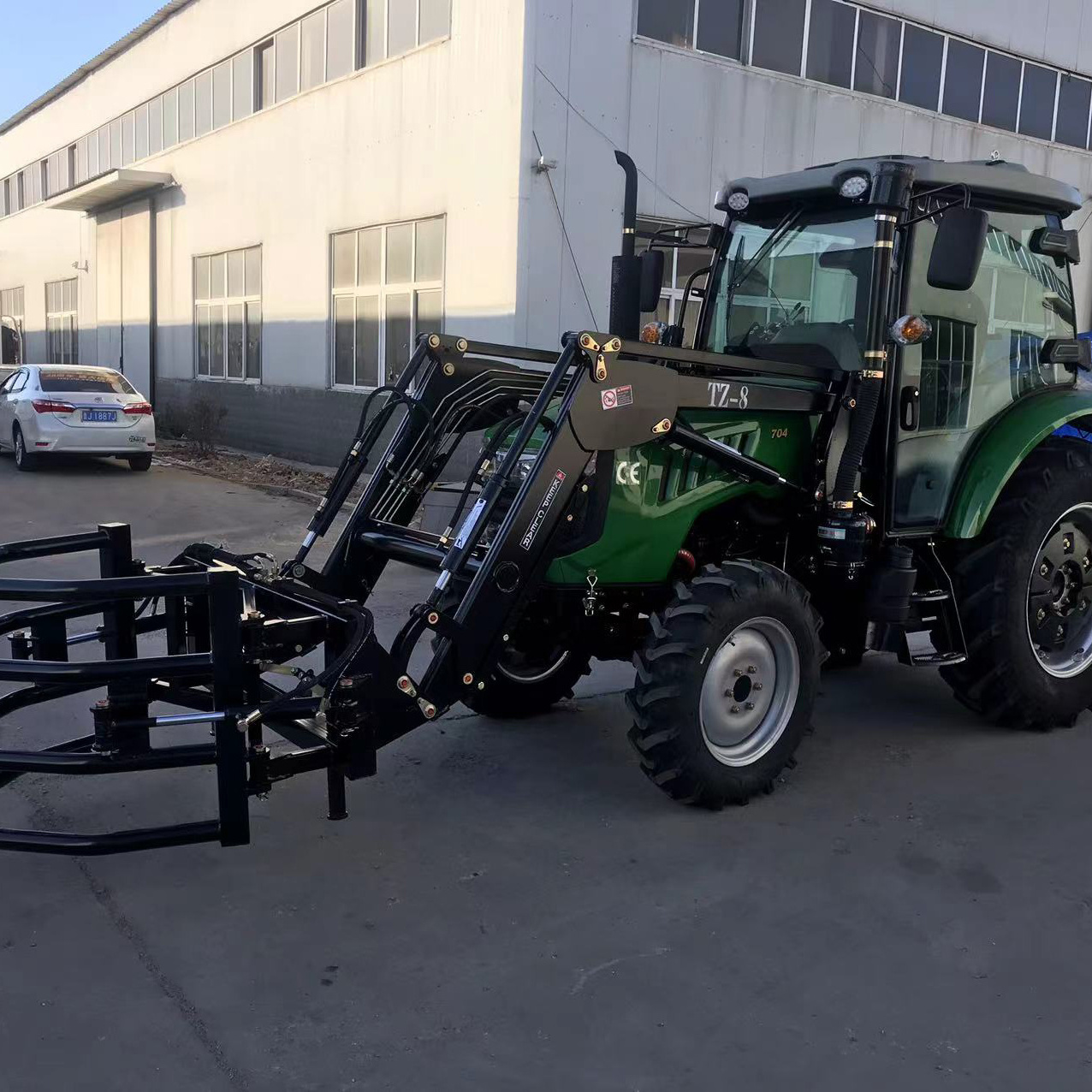 China New Design 4*4 multi function compact 80/90/100/110 high power tractor farm tractor with bucket damper