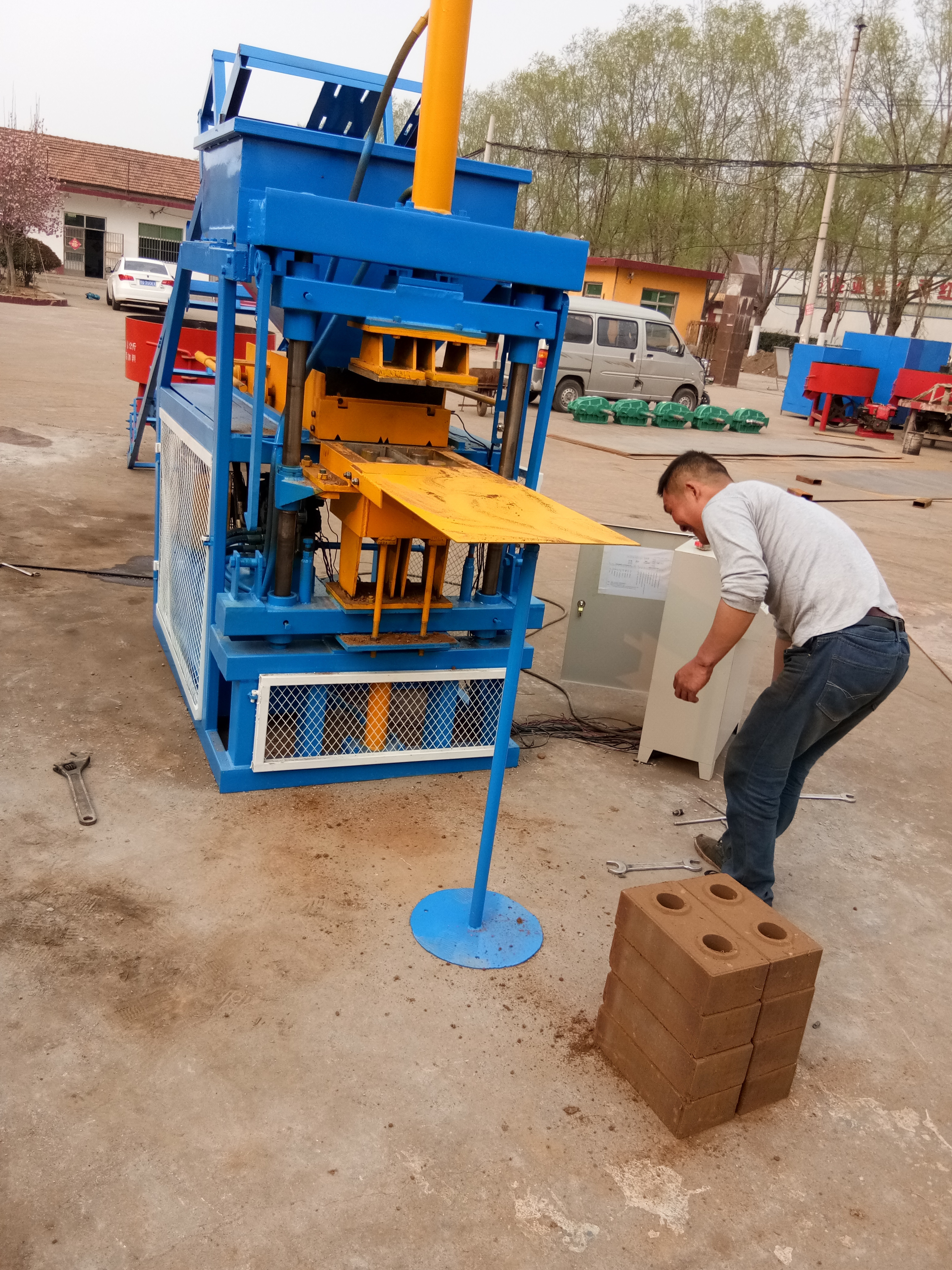 Free Shipping Block Making Machine Semi Automatic Hollow Hallow Concrete Cement Brick Make Machinery In Africa