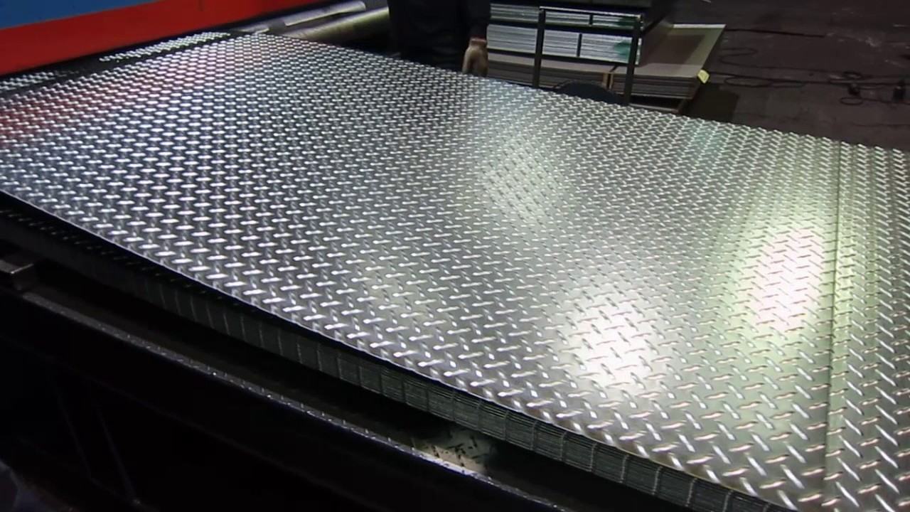 Hot Rolled Embossed Aluminium Diamond Sheet 1060 3003 5052 5754 Tread Aluminum Checker Plate