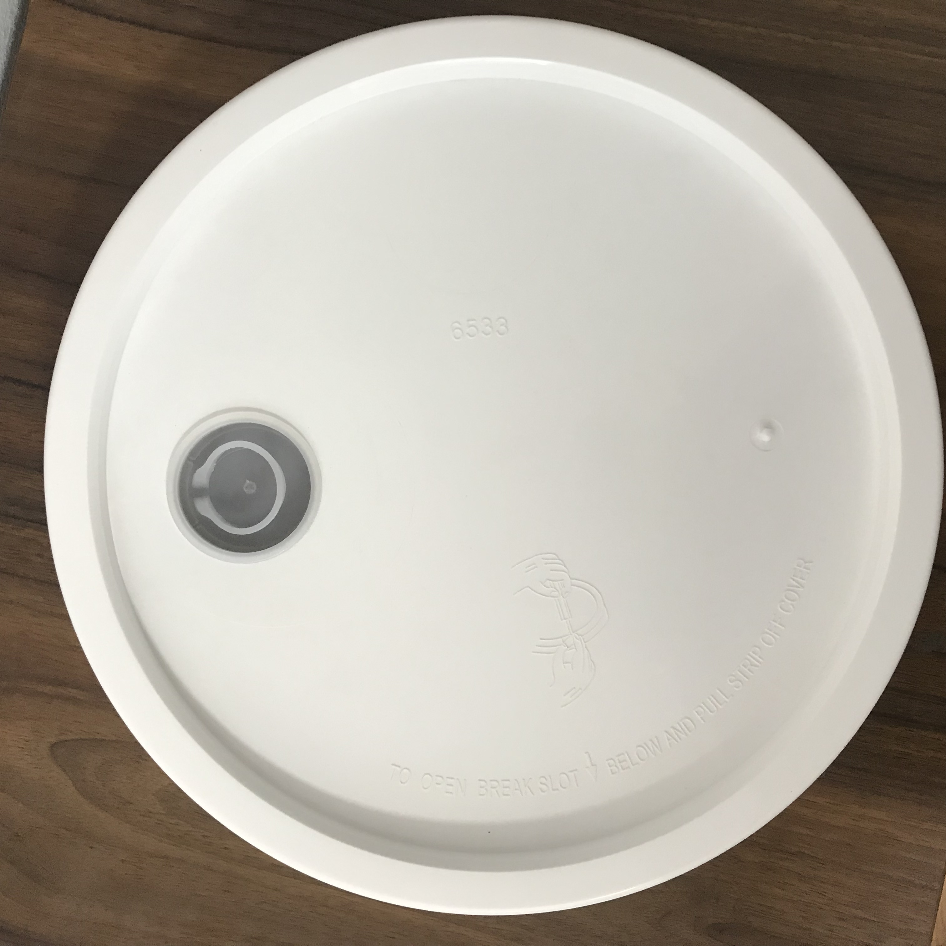 Durable  Plastic Pail Lid  with air evacuation valve  Pop up Reclosable Pour Spout  manufacturer SDPAC