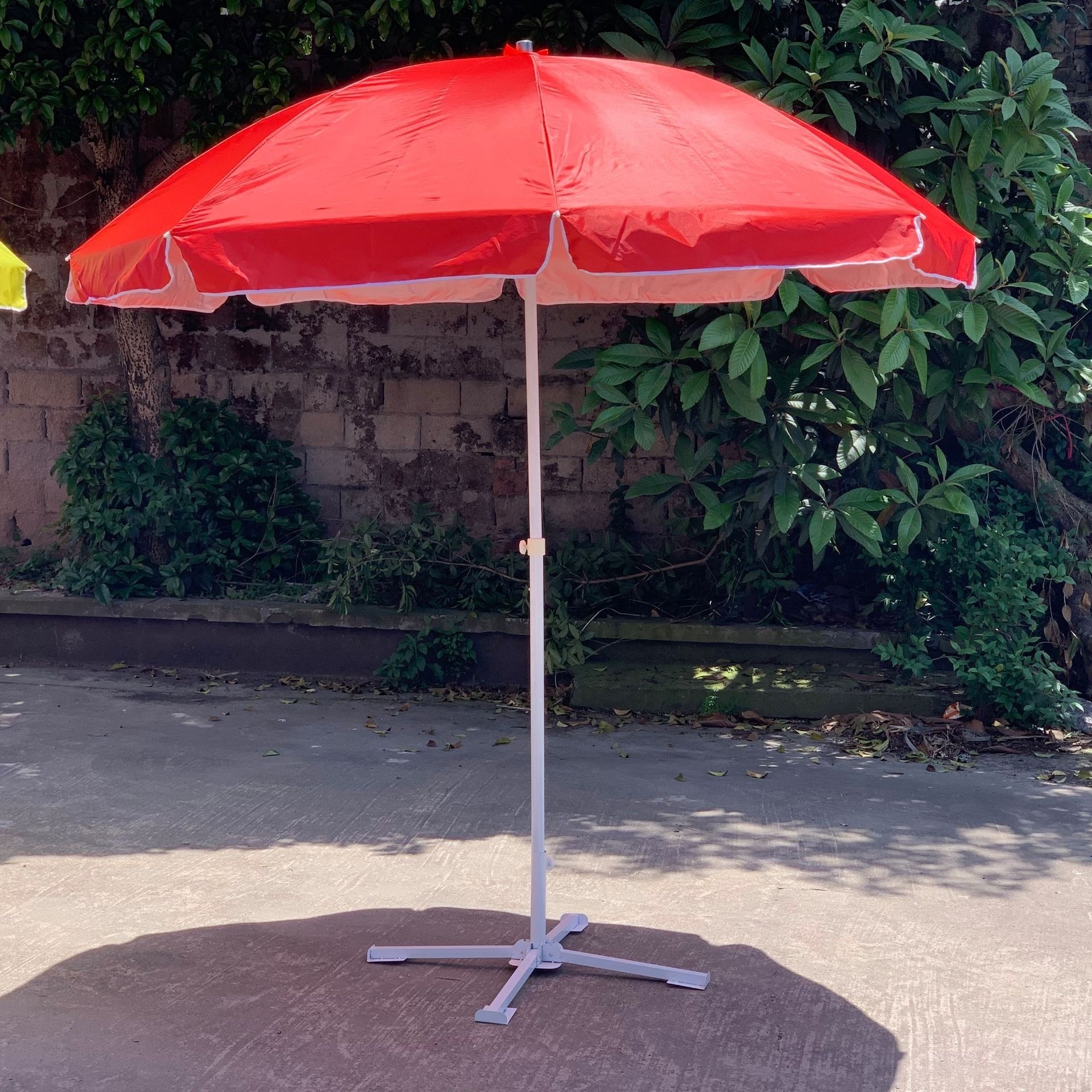 2024 New Design Heavy Duty Portable Sun Protected Beach Umbrella With Sand Anchor And Covers