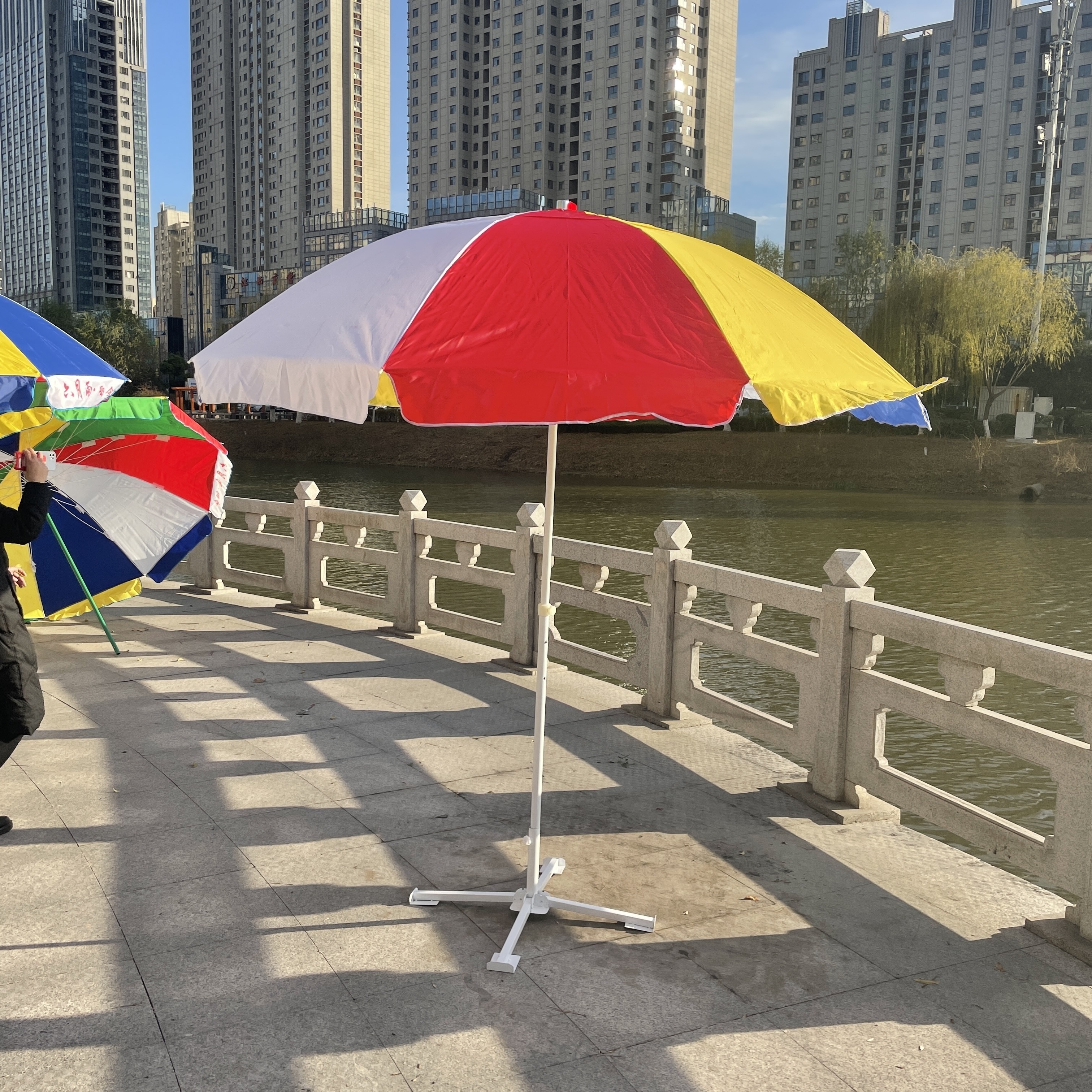 Factory Supply Large Sun Umbrella Portable Outdoor Umbrella Luxury UV Sun Protection Patio Beach Umbrella